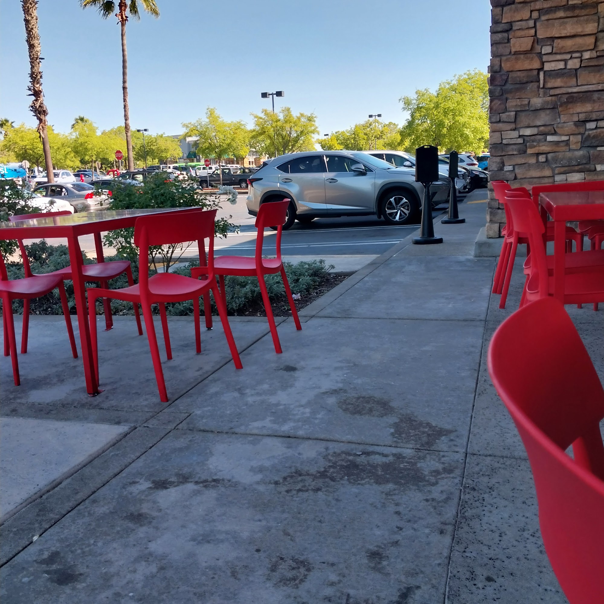 Dave's Hot Chicken 10325 Fairway Dr suite 150, Roseville