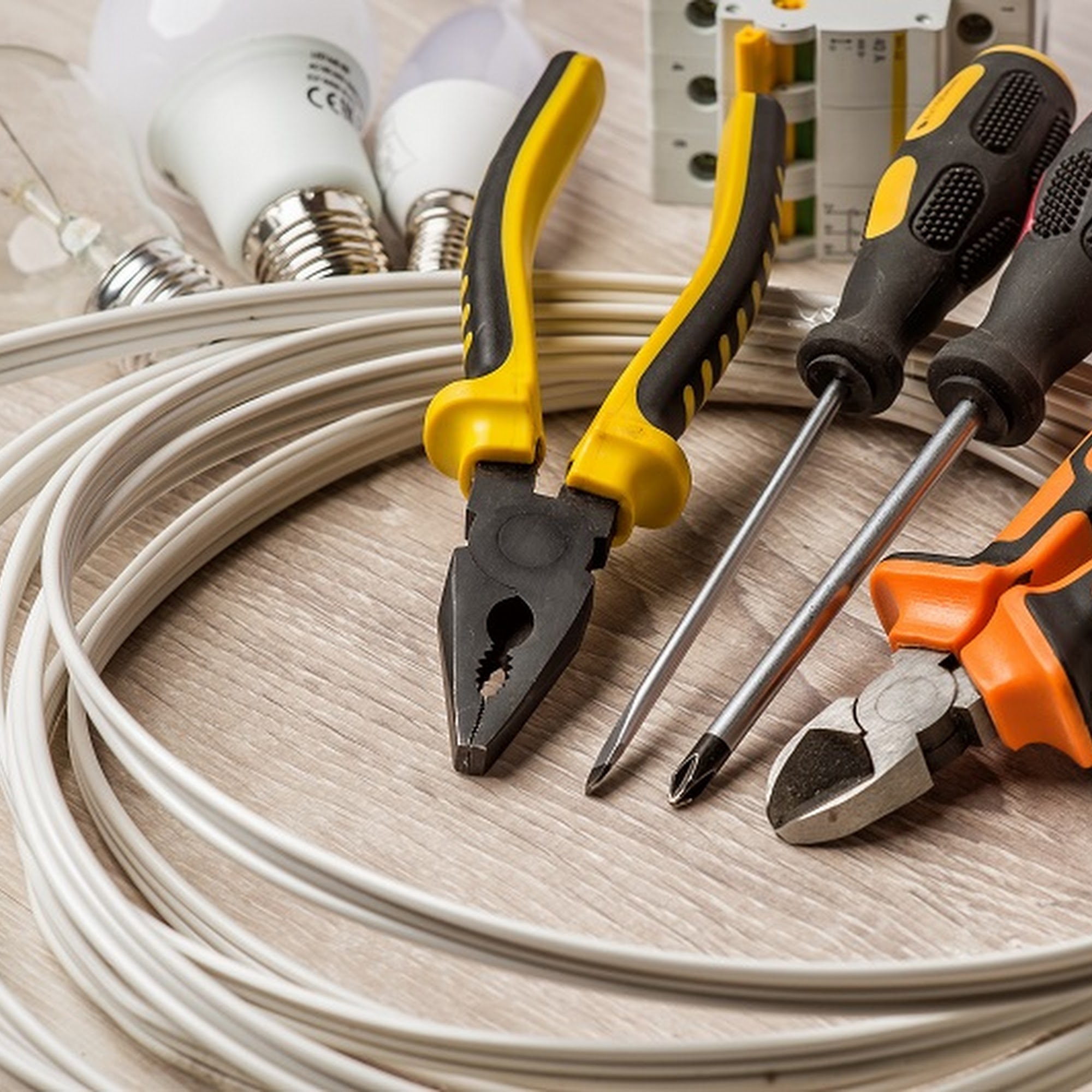 Home Electrician 3284 Ramos Cir #317, Sacramento California 95827