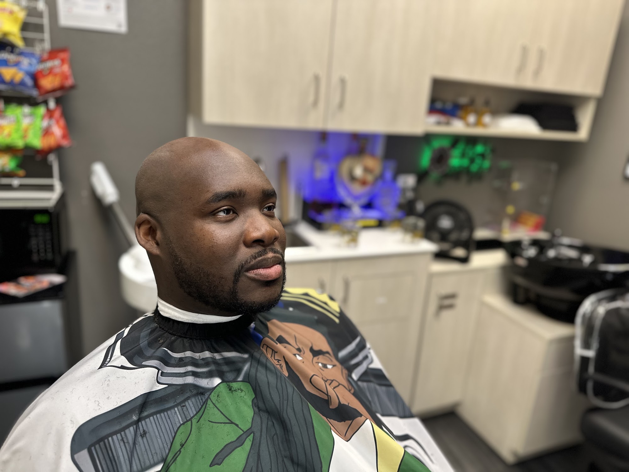 Magnifi$Cent Cutz Barbershop 3610 N Freeway Blvd 100 Ste 206, Sacramento California 95834