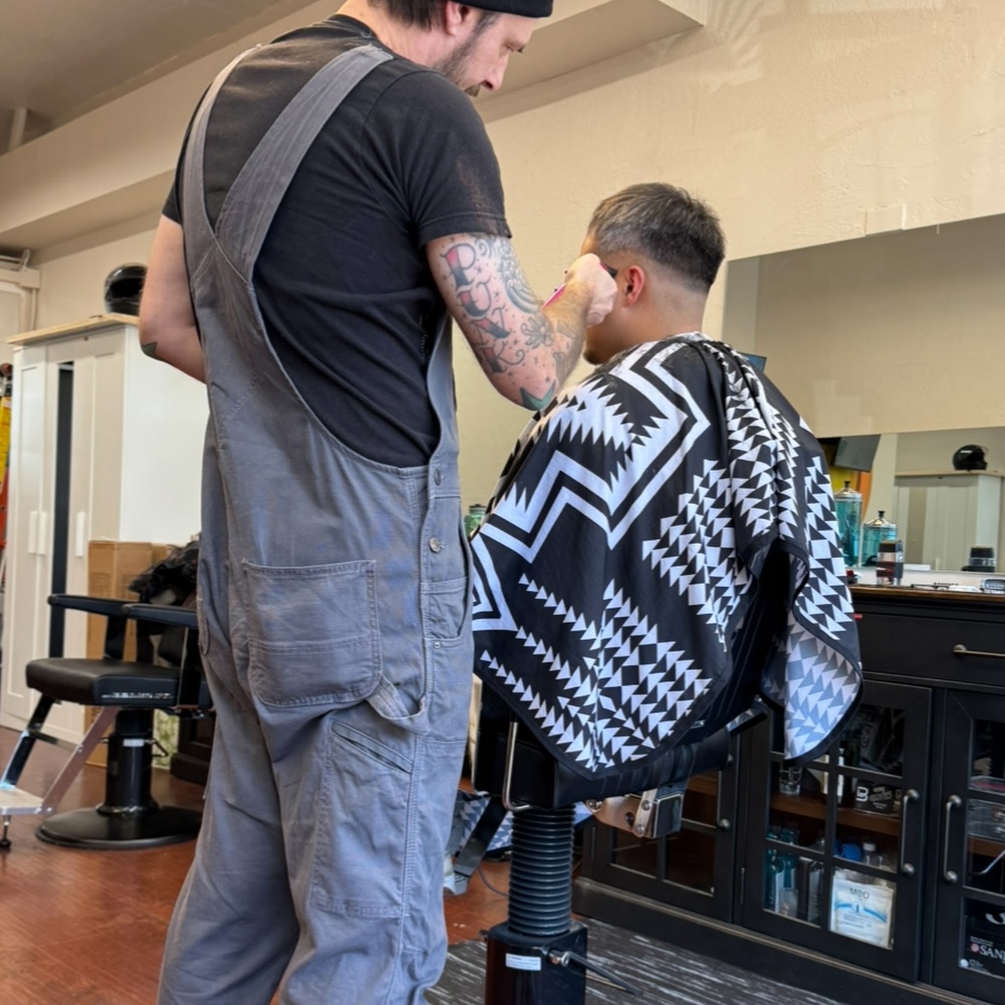 Sunny Side Barbershop 1006 24th St, Sacramento California 95816
