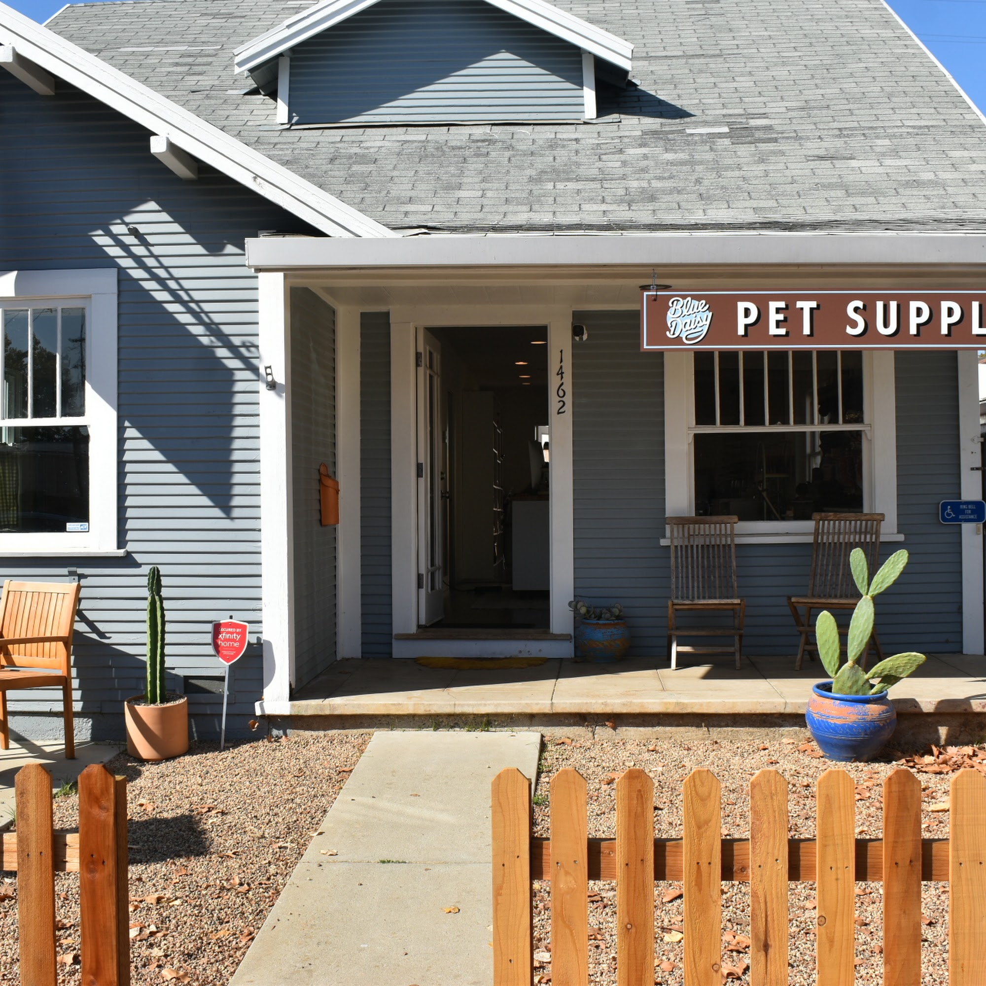 Blue Daisy Pet Supply Sacramento