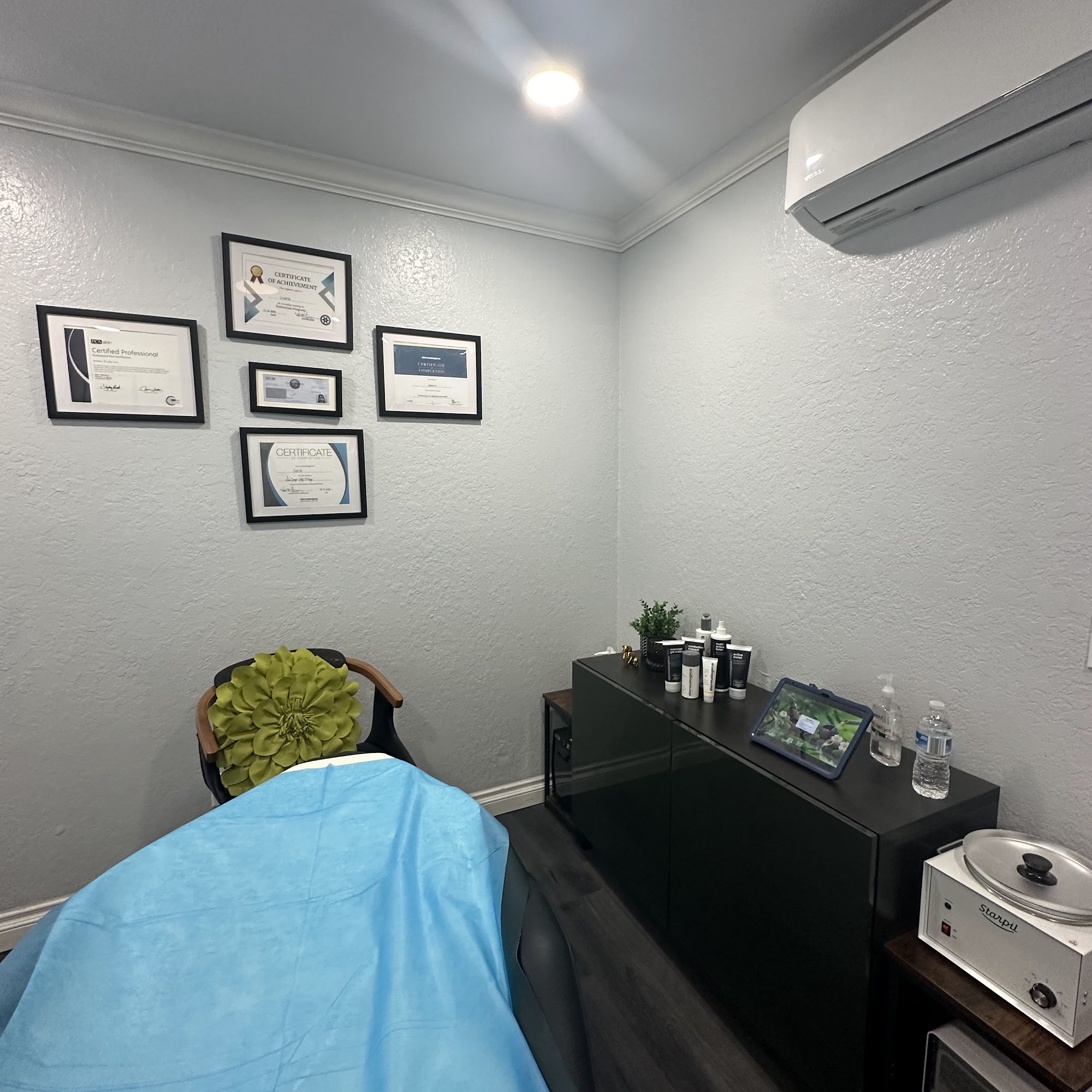 Wax & facial center 8146 Flanders Dr, San Diego California 92126