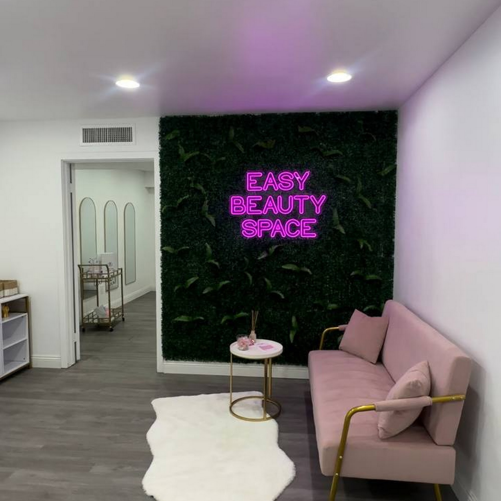 Easy Beauty Space / European Style Nails / Manicure and Pedicure
