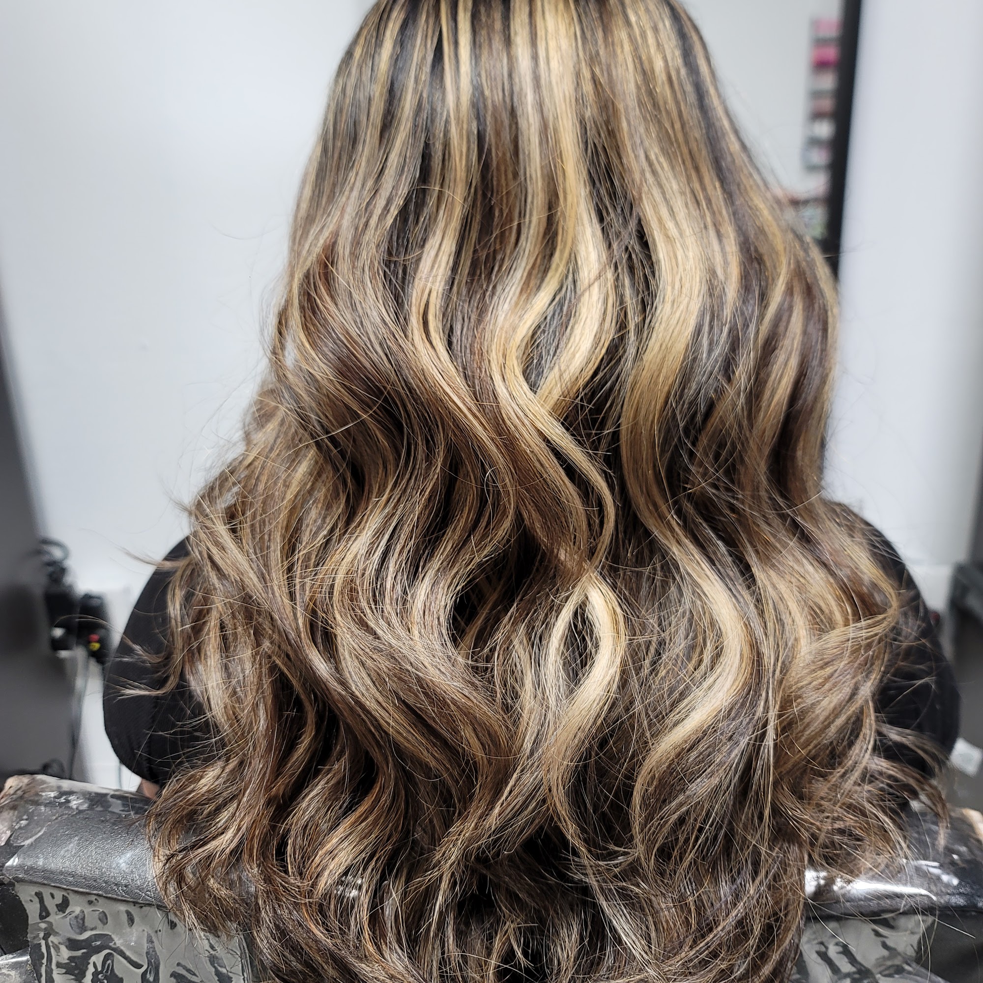 AVAR BEAUTY SALON AND BARBER 4022 43rd St, San Diego California 92105