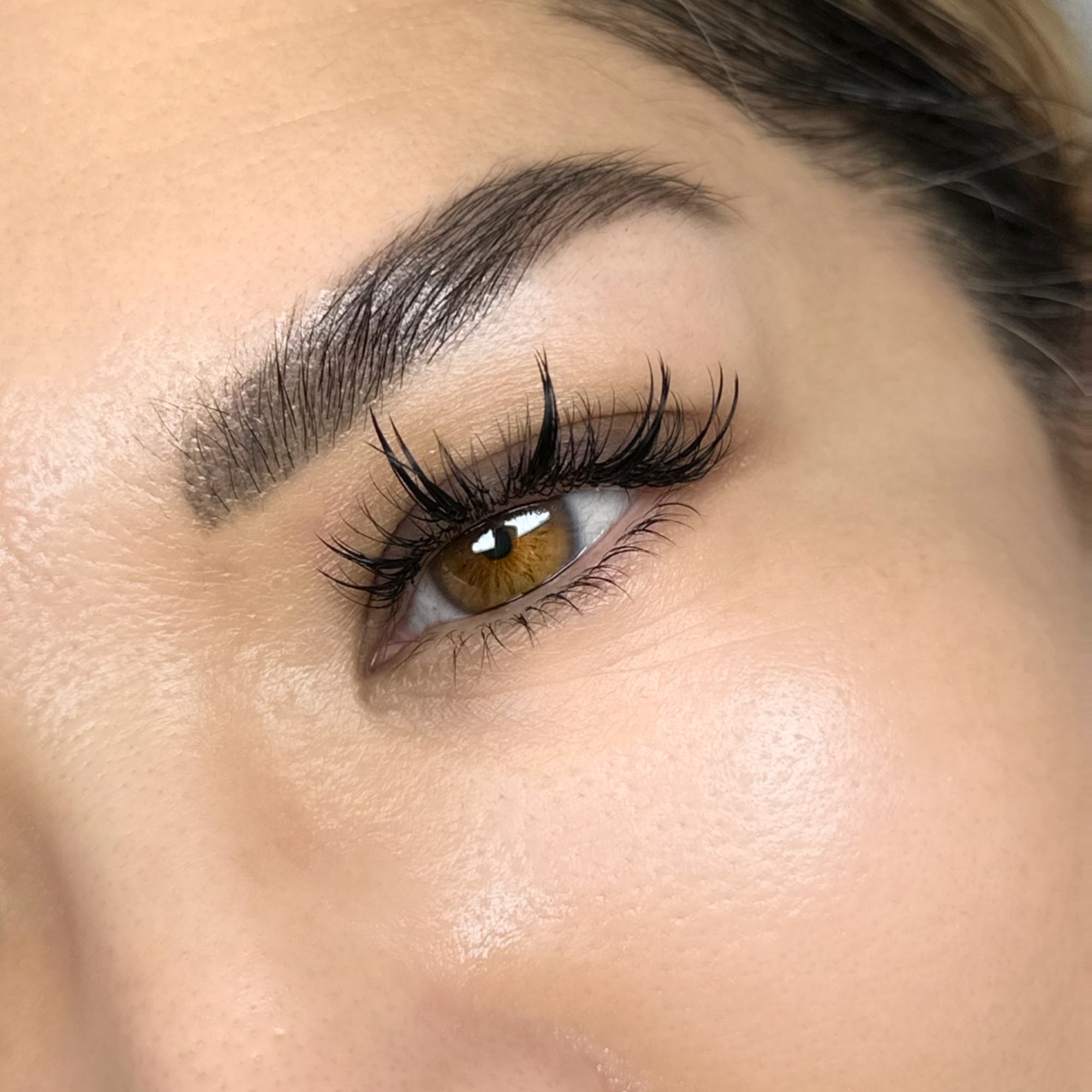 look at me (Lash Extensions and Russian Manicure)