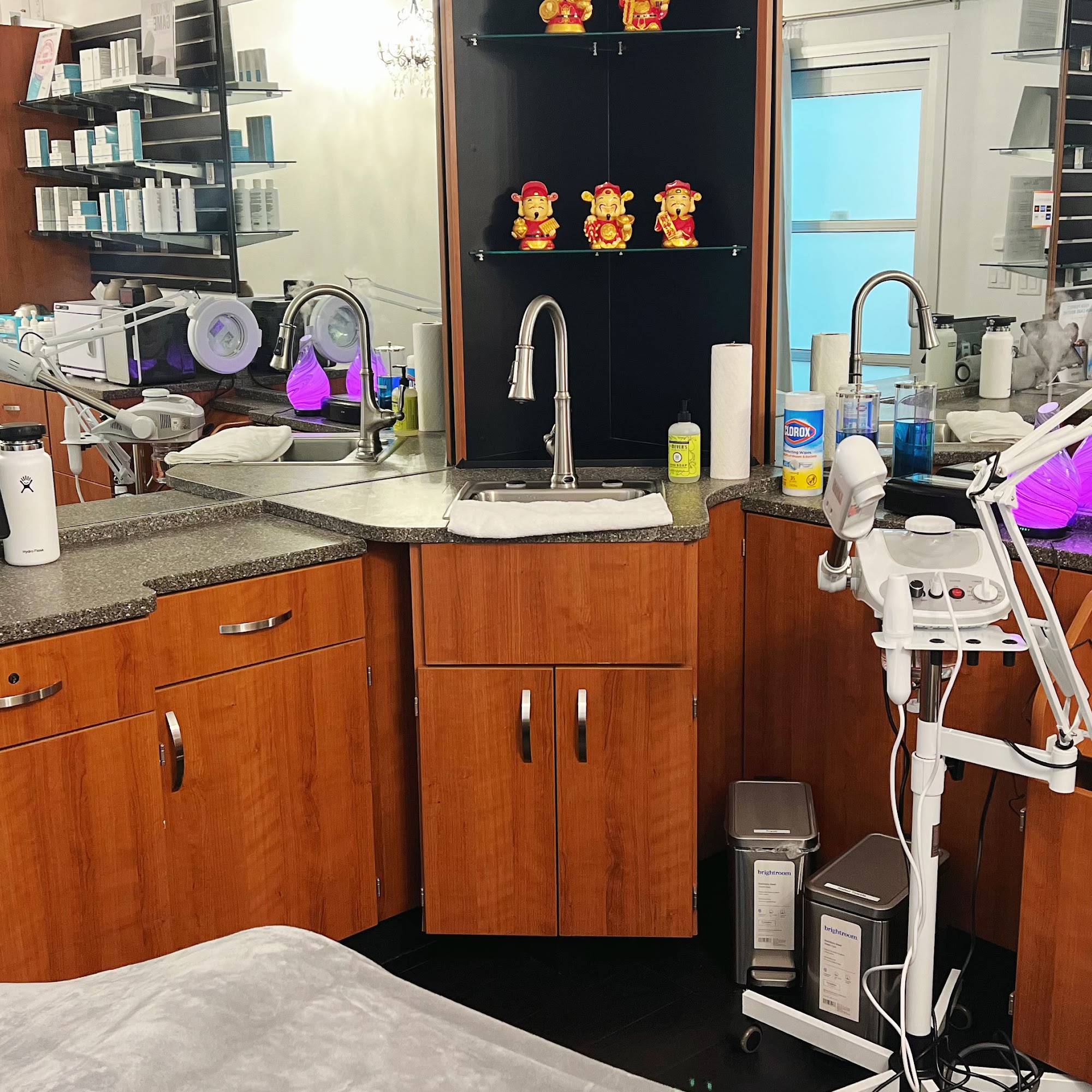 Skin Friday Massage & Skincare 4060 S El Camino Real Studio 27, San Mateo California 94403