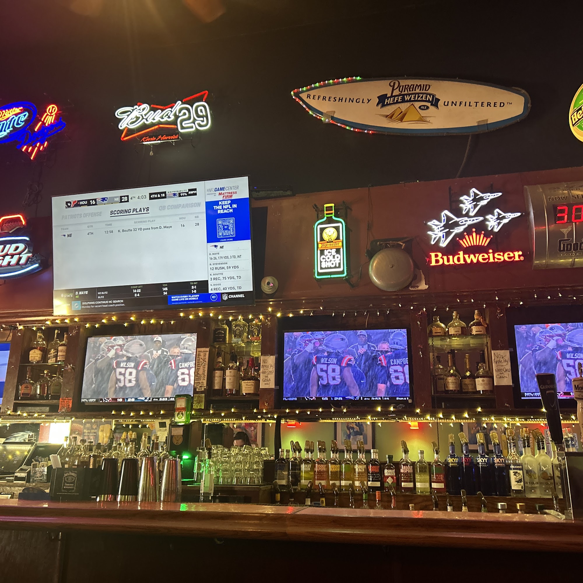 6th street sports bar 356 W 6th St, San Pedro