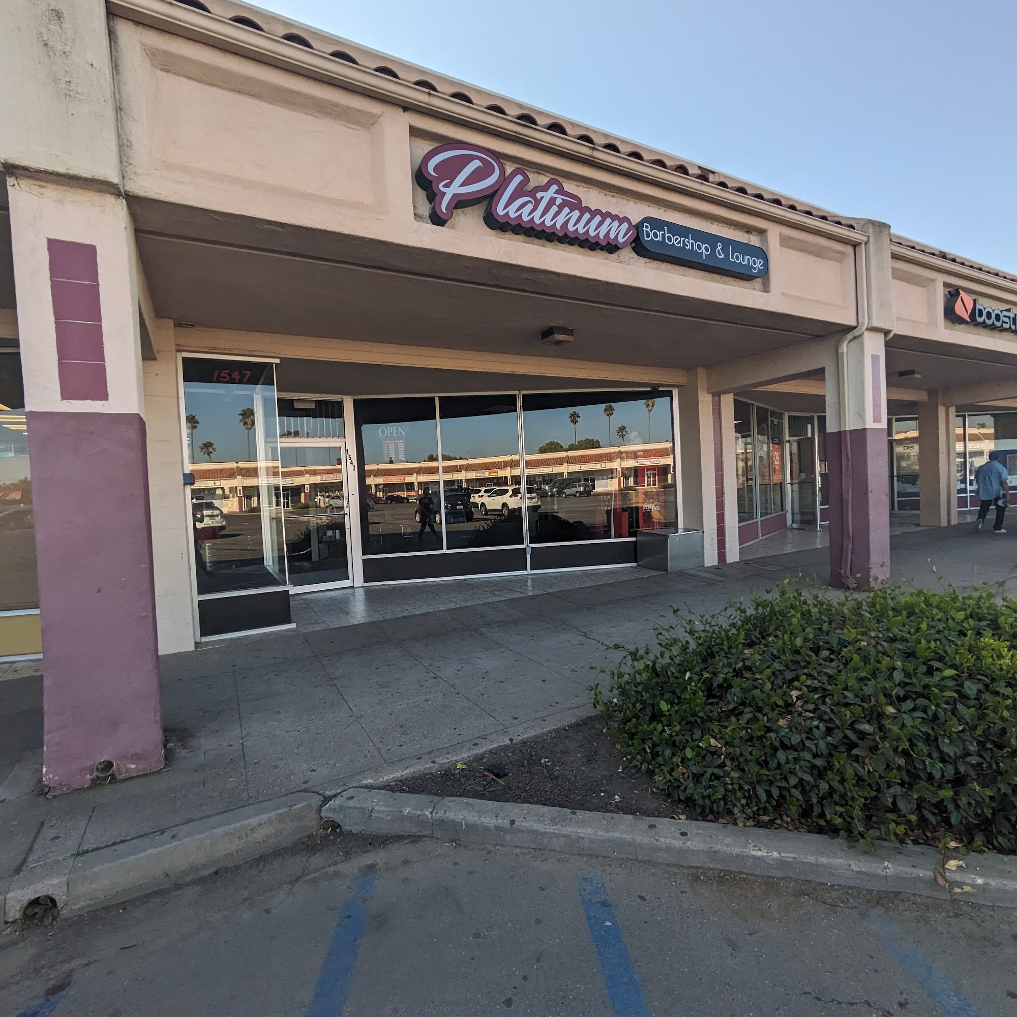 Platinum Barbershop & Lounge center plaza 93458, 1547 stowell, Santa Maria California 93458