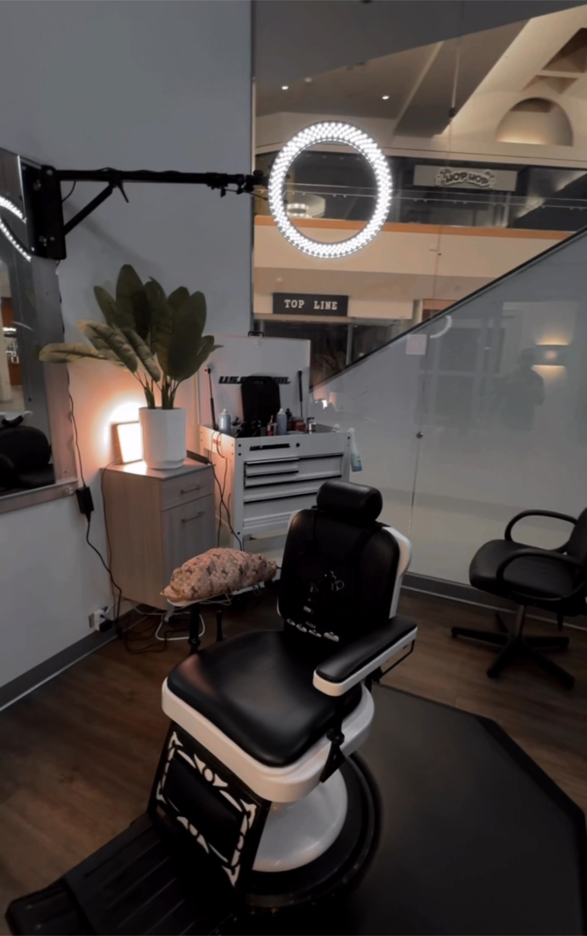 RickTheBarber 1071 Santa Rosa Plaza, Santa Rosa California 95401