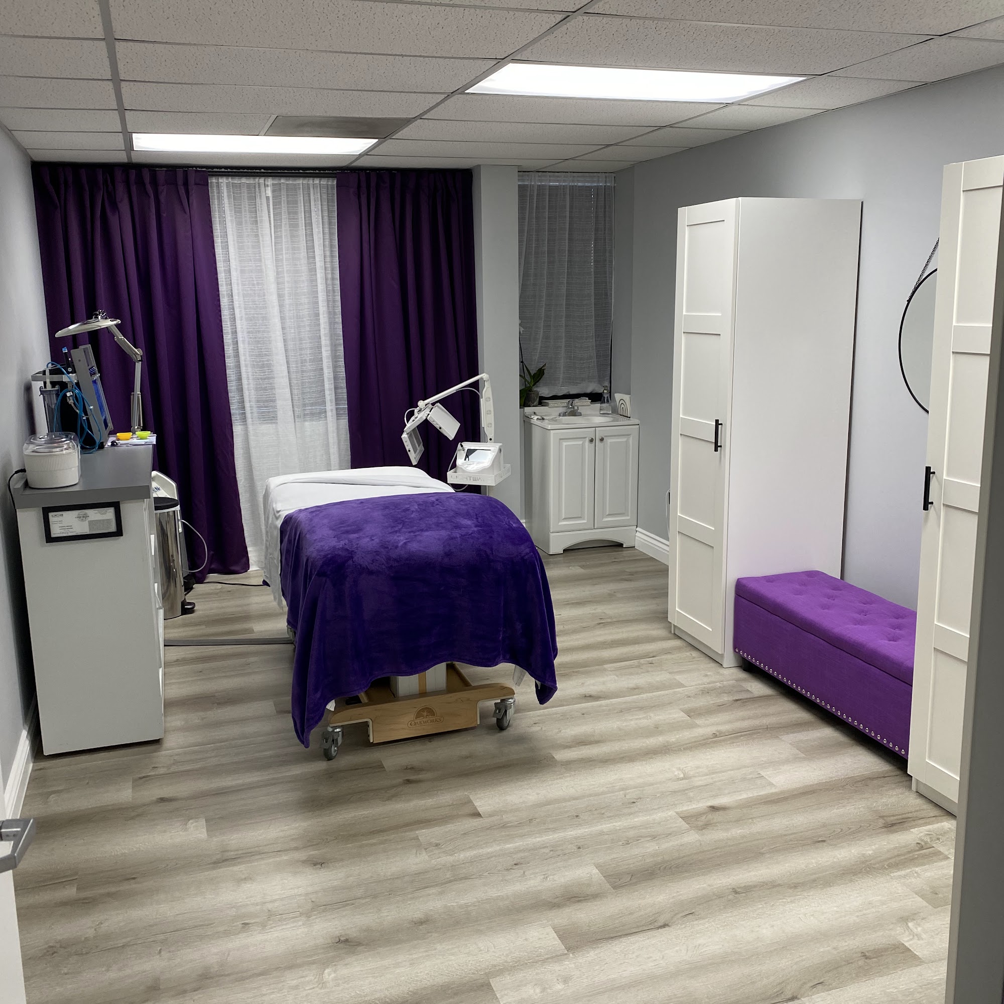 Skin Serviss 4419 Van Nuys Blvd UNIT 409, Sherman Oaks California 91403