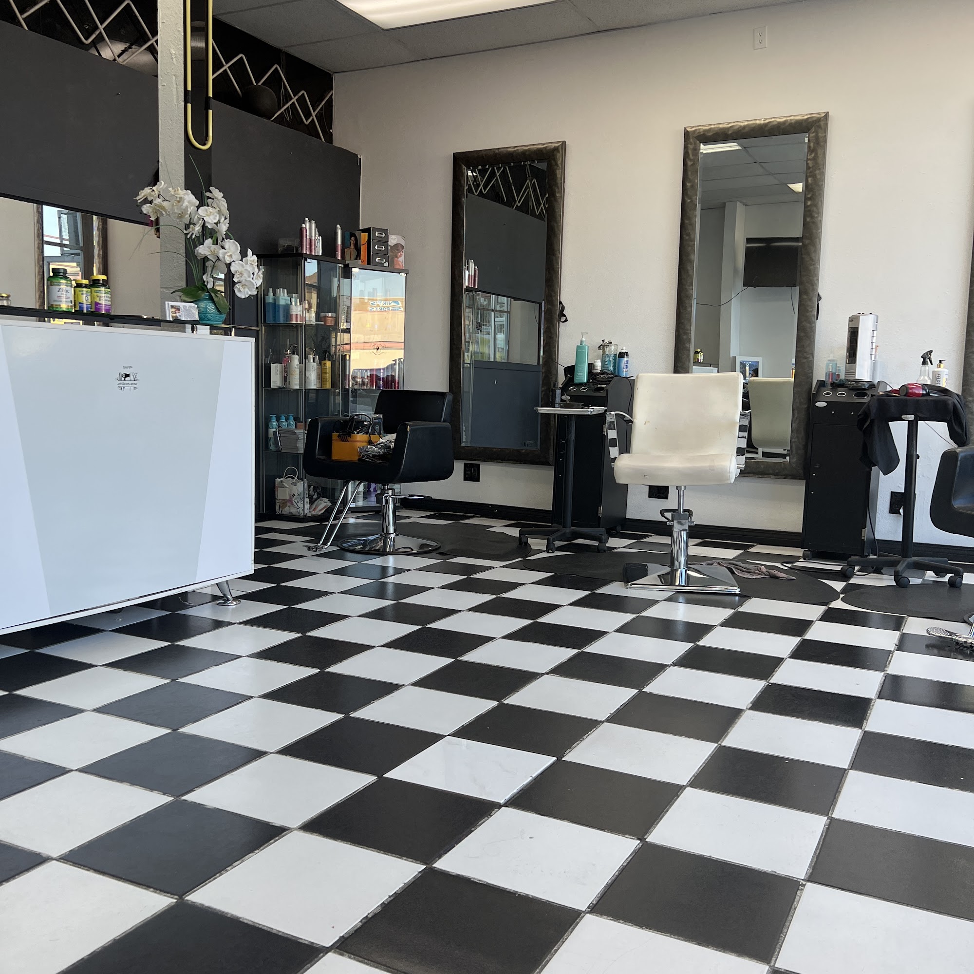 Modern Rose 3471 Tweedy Blvd, South Gate California 90280