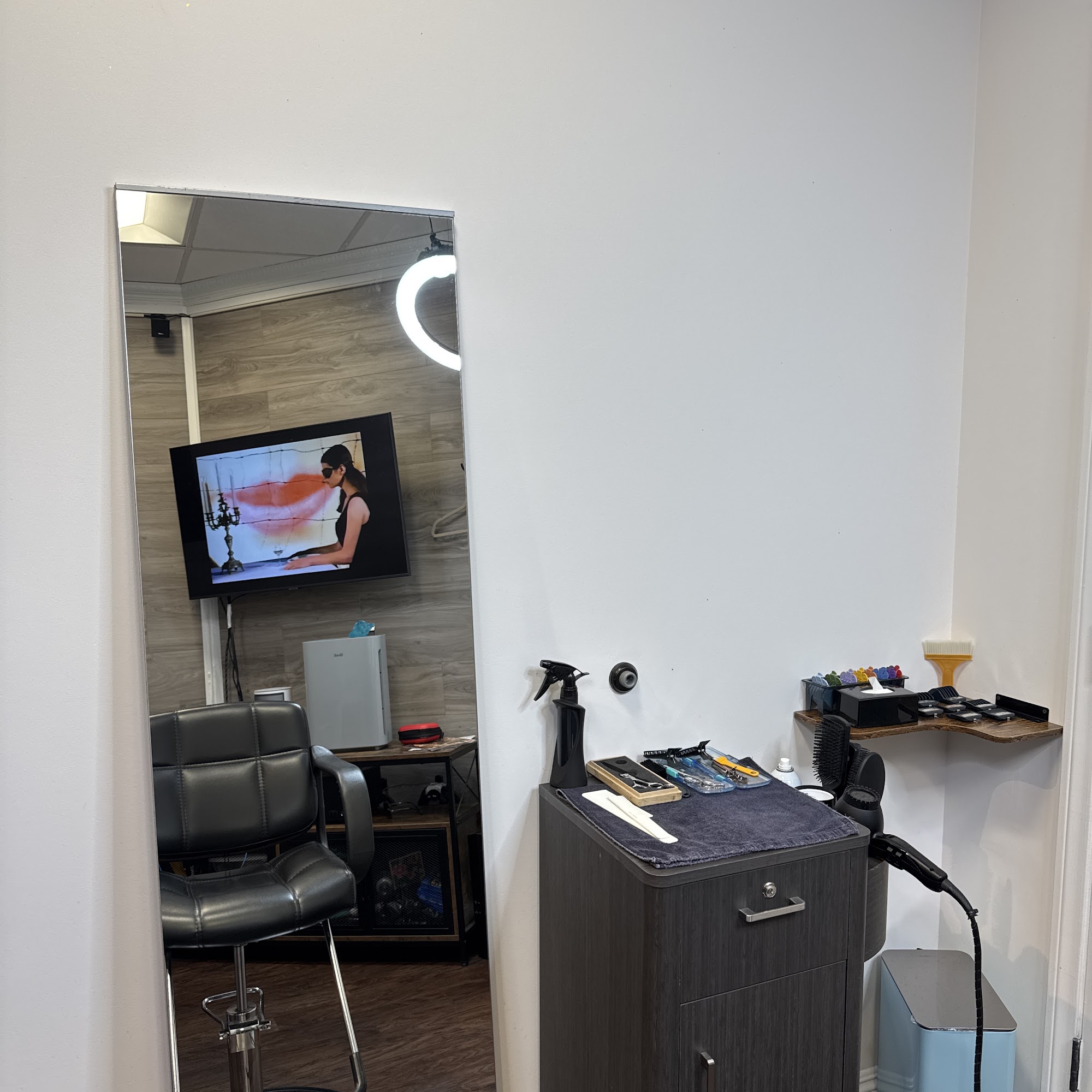 Gm Hair Inc Brown Center Shopping Center, Tarzana California 91356