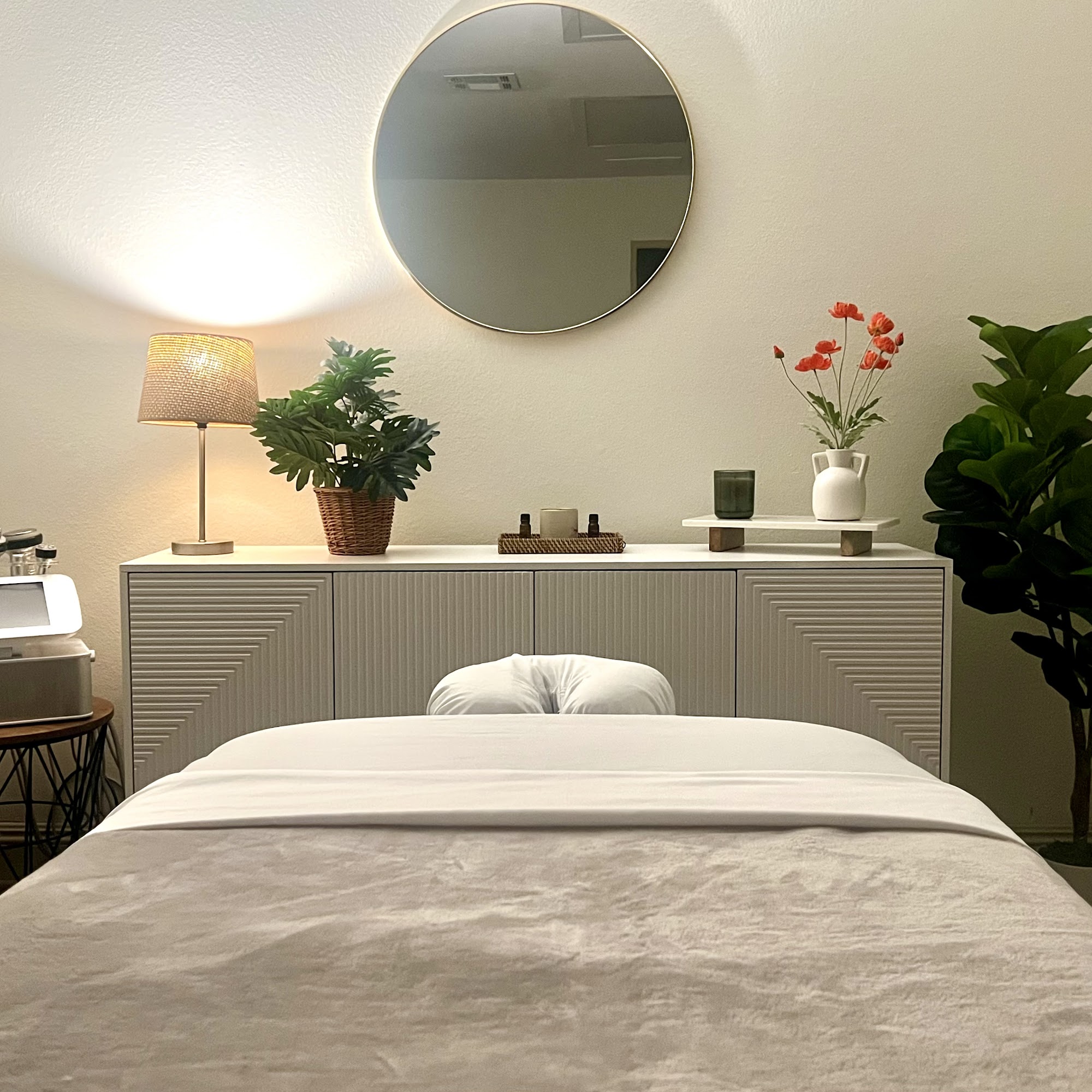 iluvmassage organic bliss 19531 Ventura Blvd unit 12, Tarzana California 91356