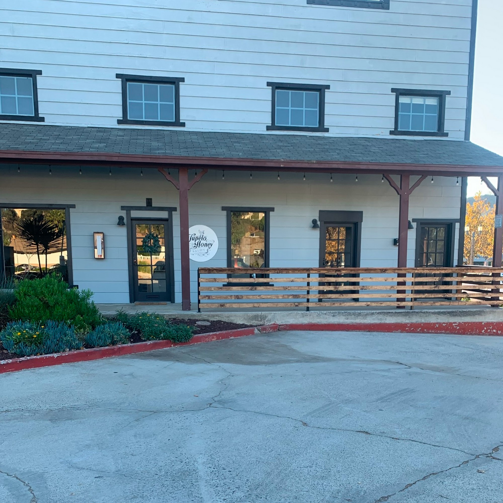 Tupelo Honey Salon 41920 6th St H, Temecula California 92590