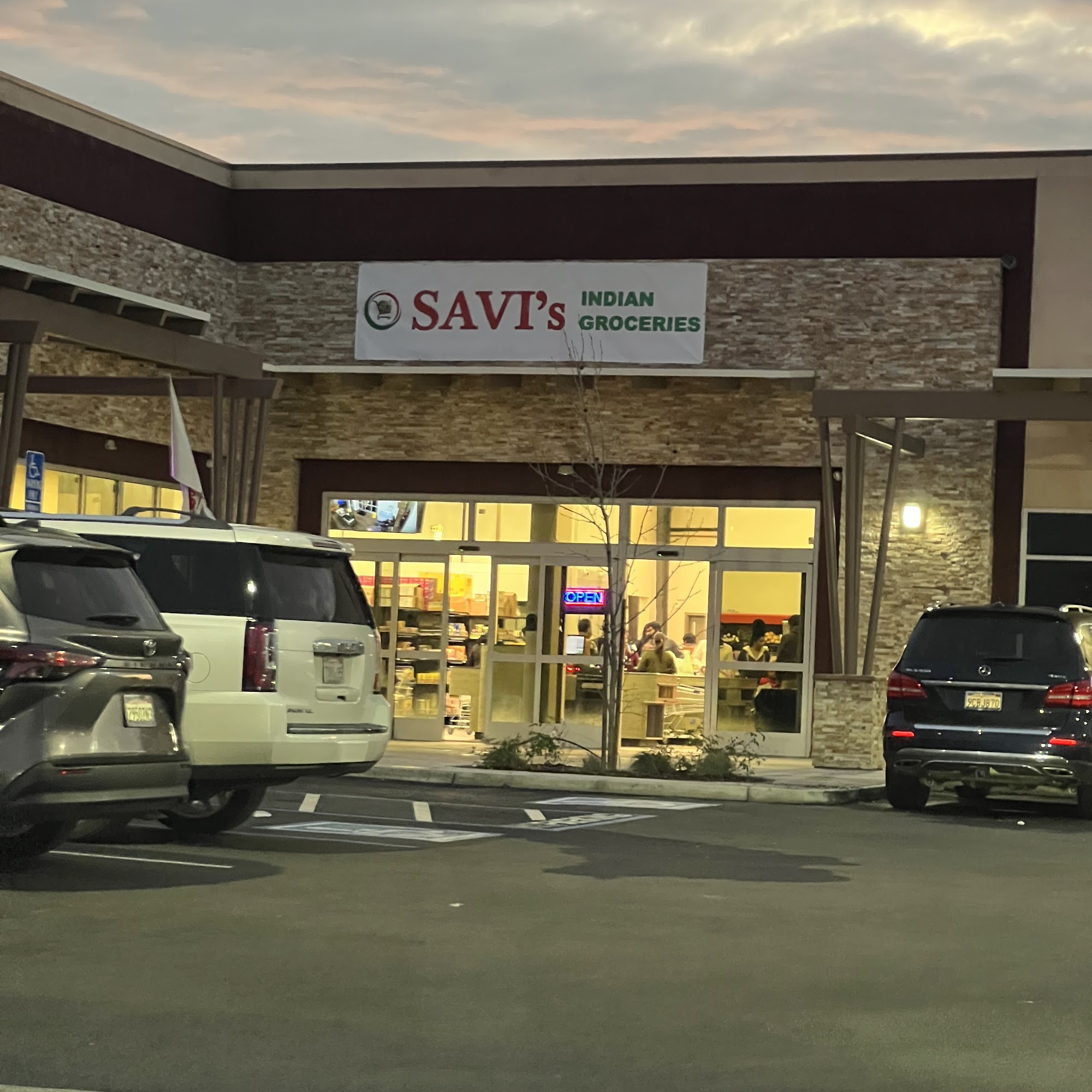 Savi's Indian Groceries Tracy