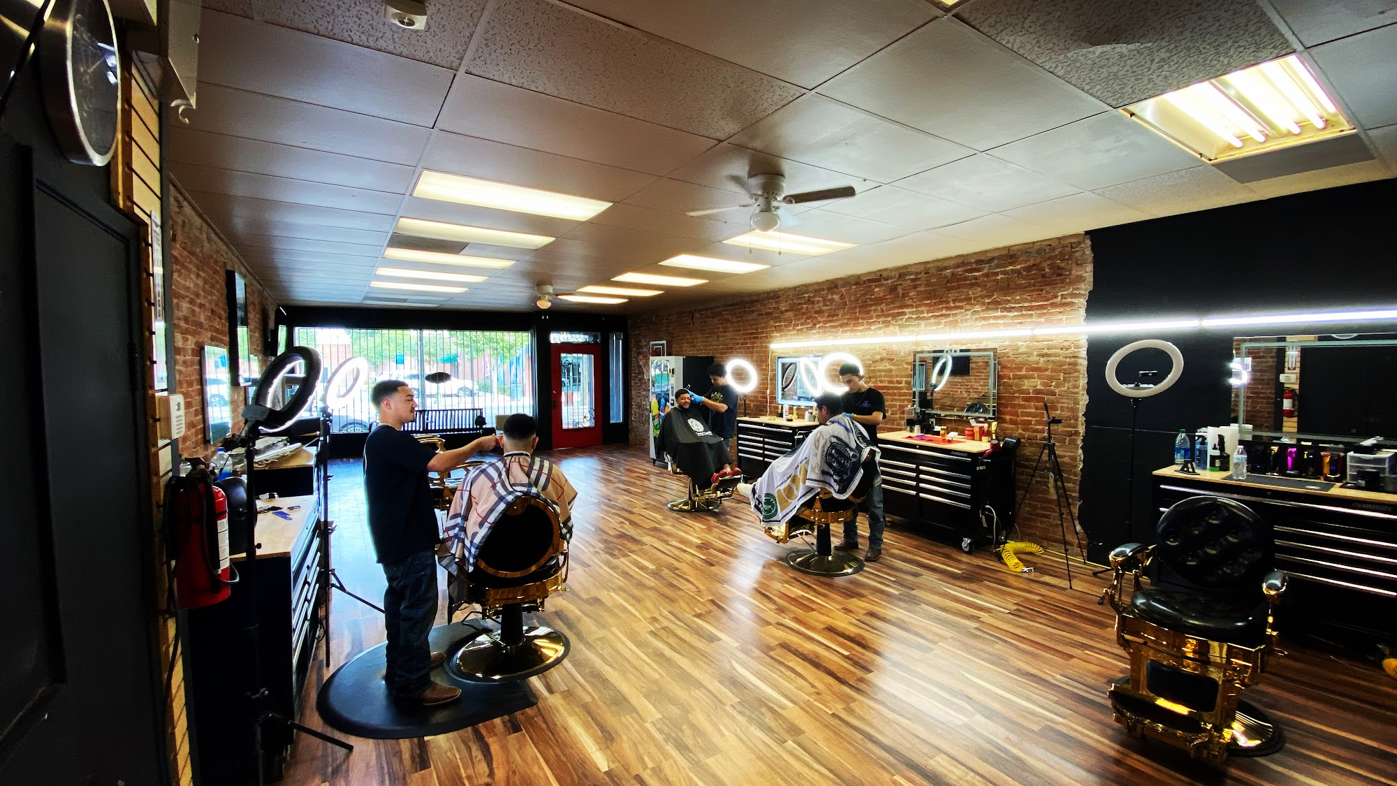 Golden Blade Barber Shop 215 E Tulare Ave, Tulare California 93274