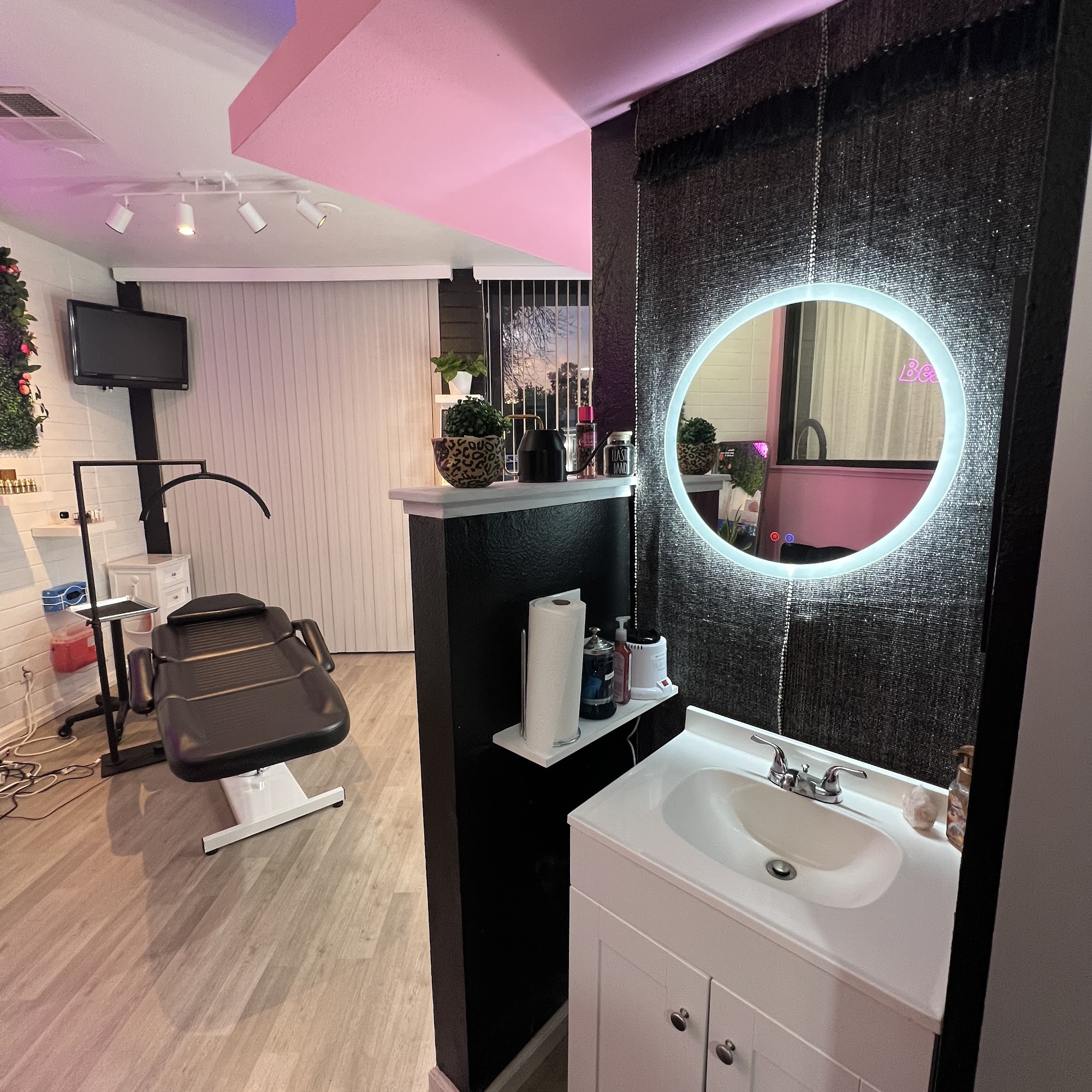 Beauty By Brandi Rose/Branded Beauty Suites 325 N 2nd Ave, Upland California 91786