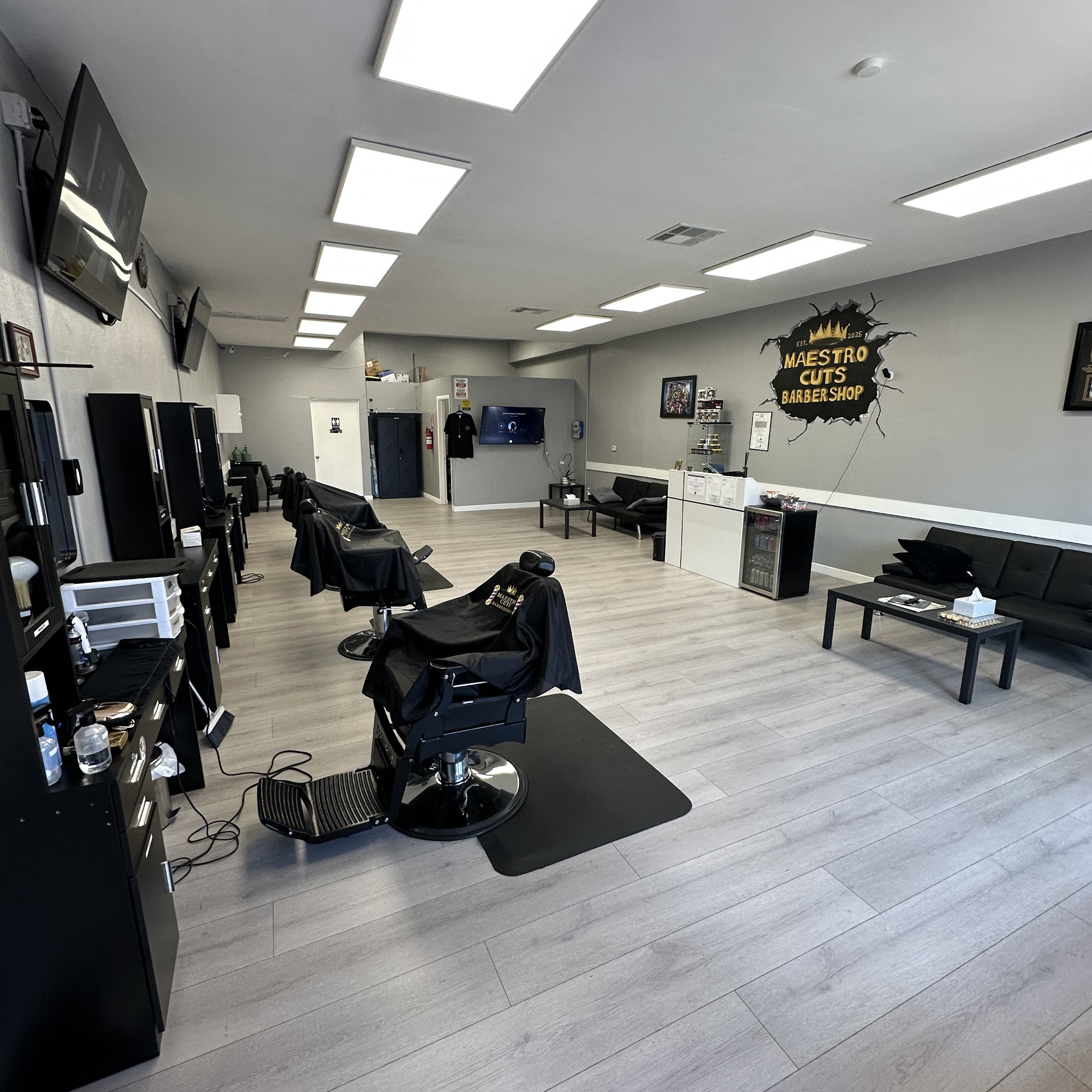 Maestro cuts barbershop