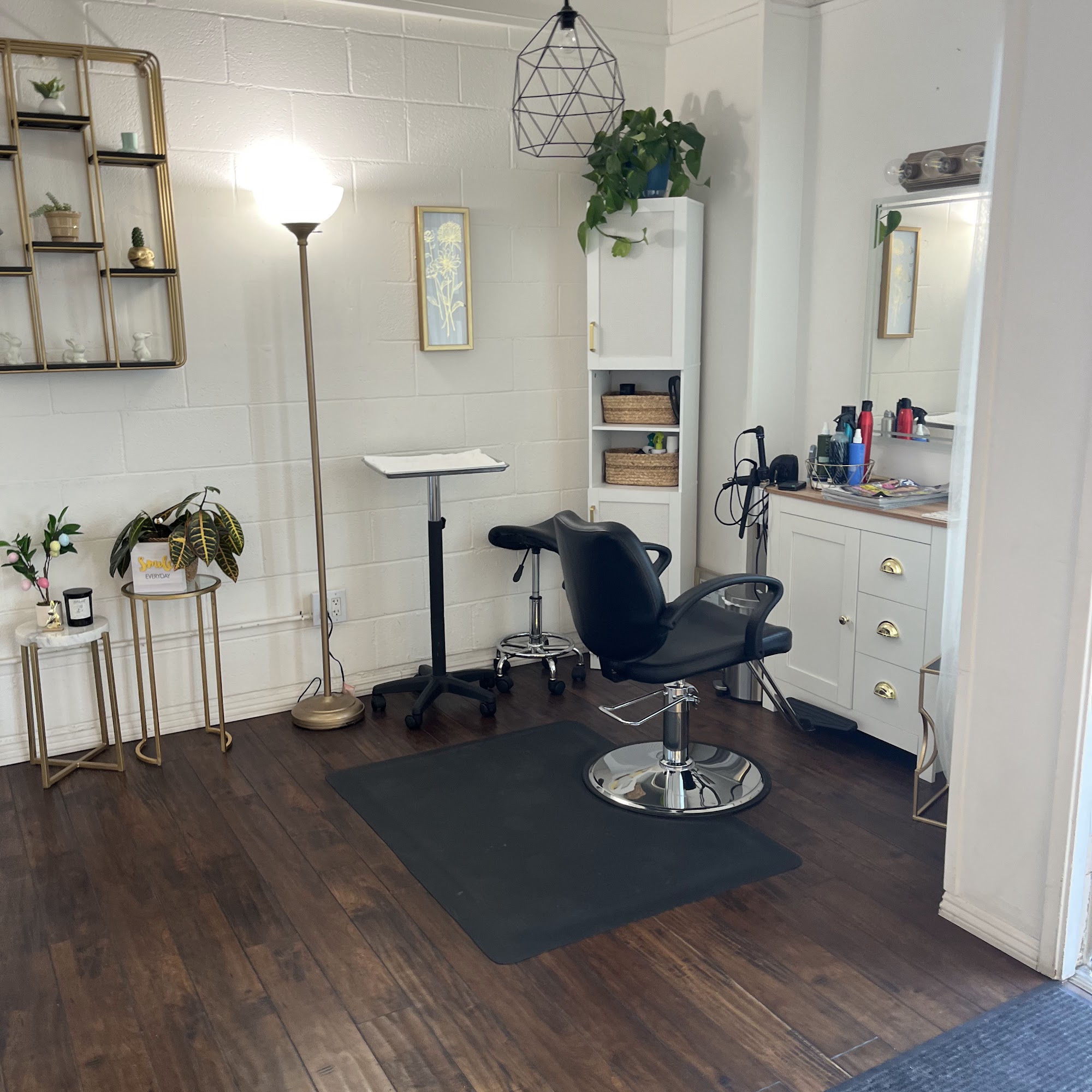 Beauty West Salon 275 S Laurel St, Ventura California 93001