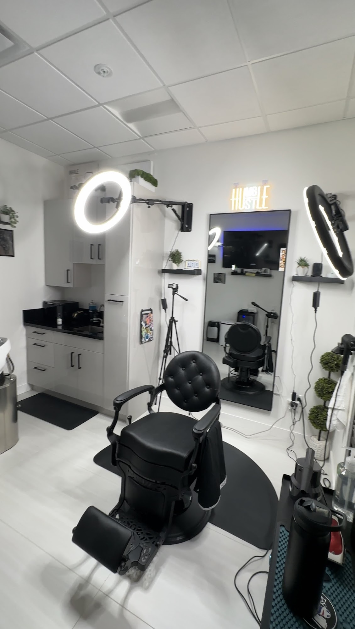BreezeNcutz Barber Lounge Studio