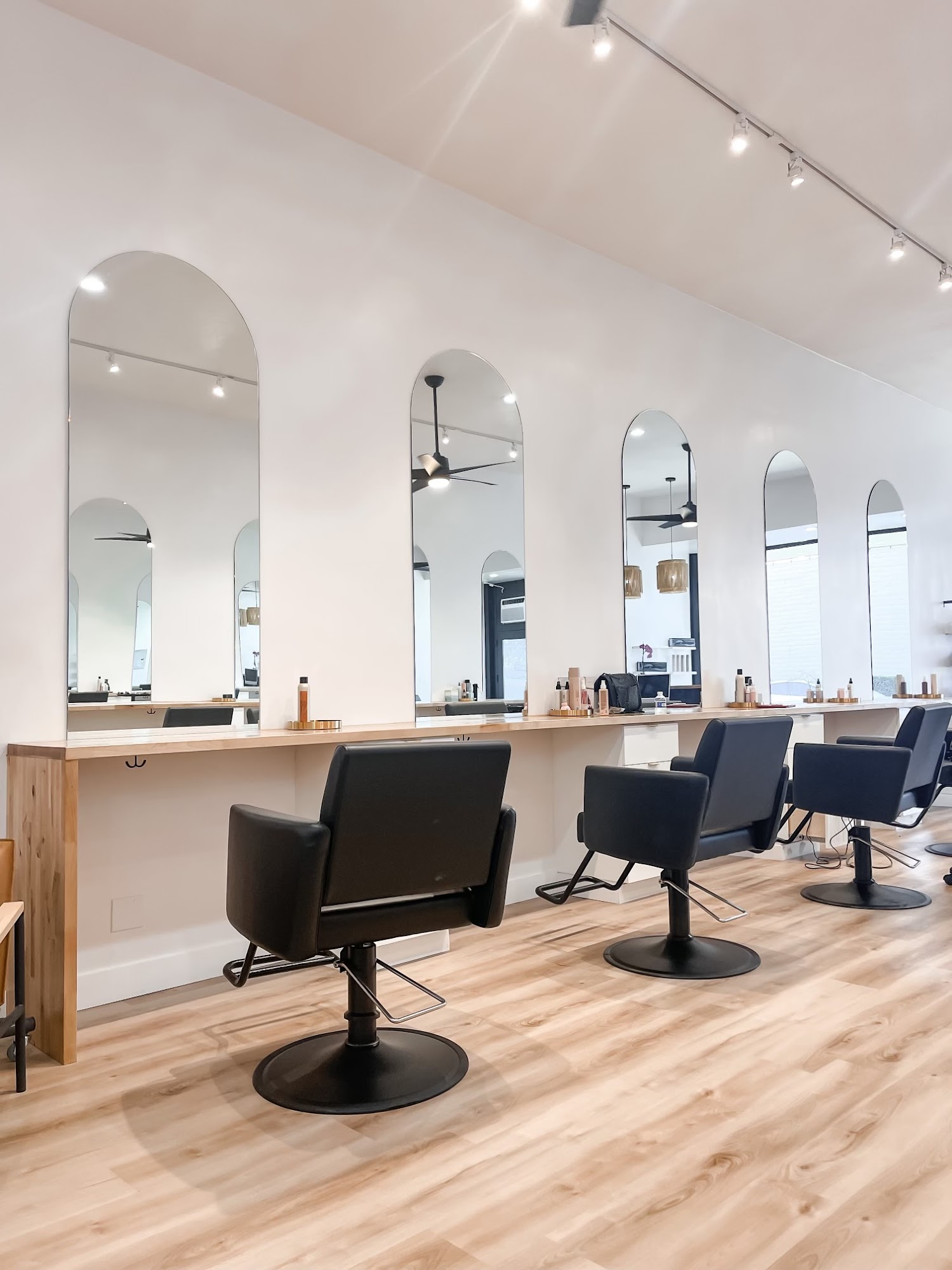 Manes Salon 2341 Boulevard Cir, Walnut Creek California 94595