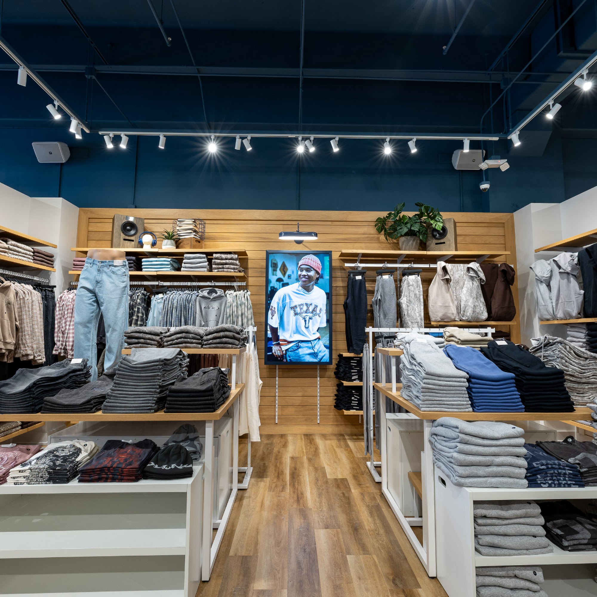 Hollister Co. Walnut Creek