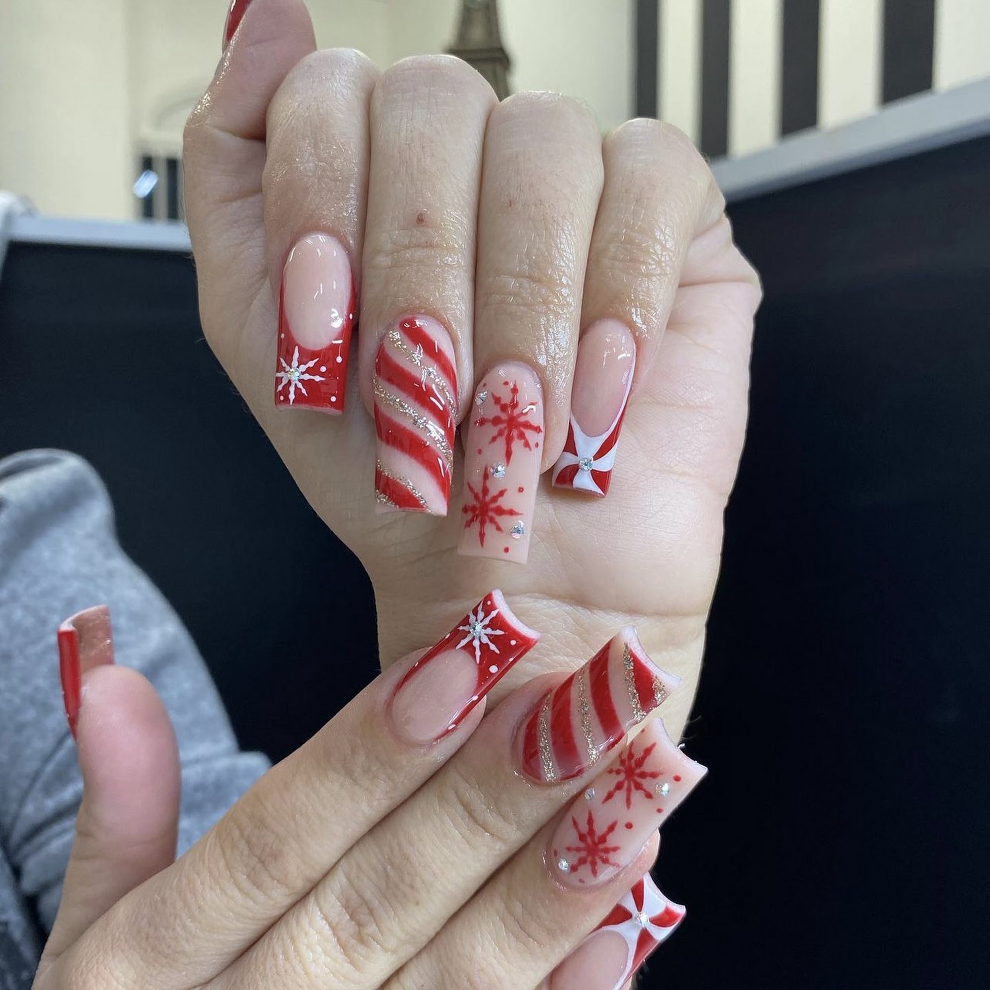 Paris Salon 1001 7th St B, Wasco California 93280