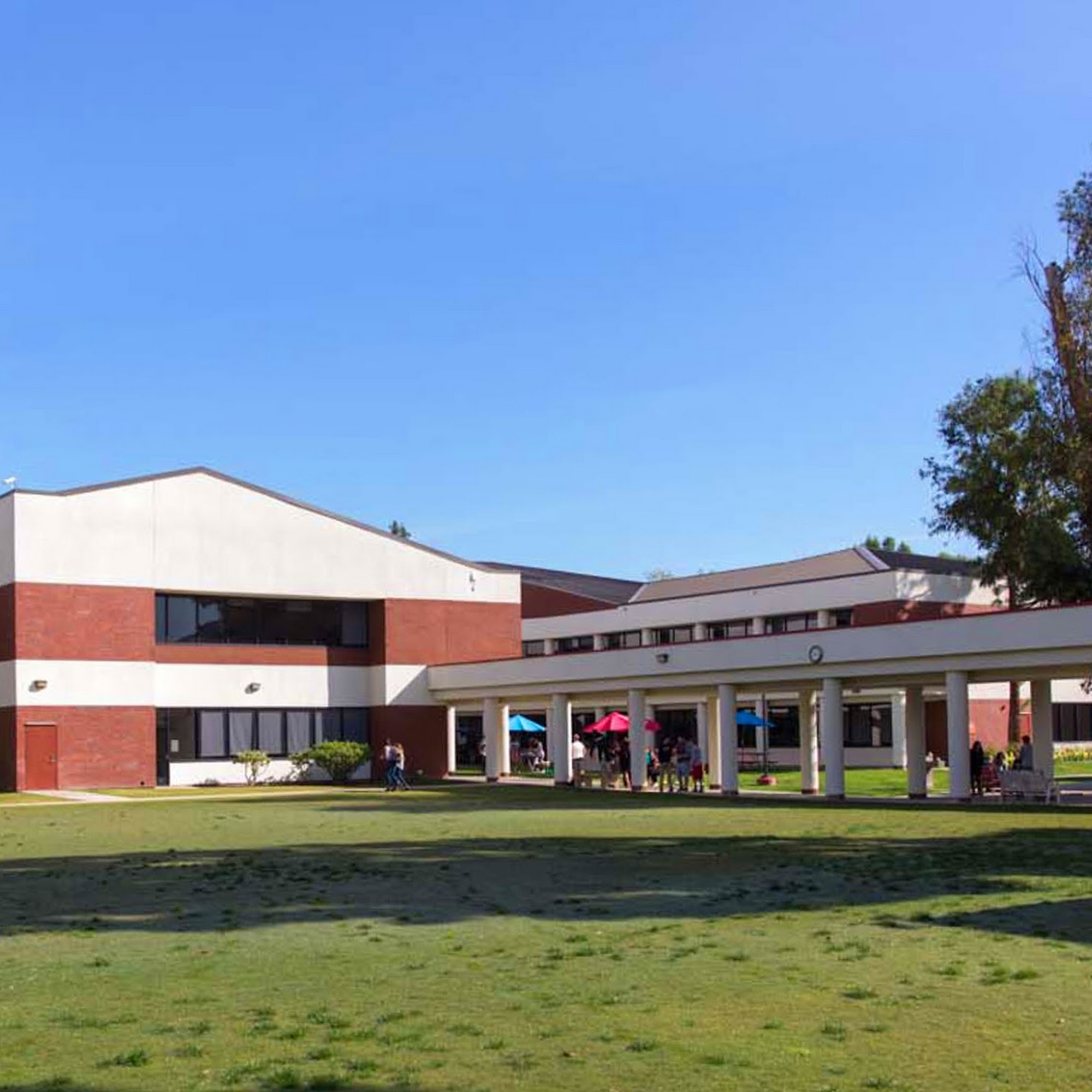 de Toledo High School West Hills