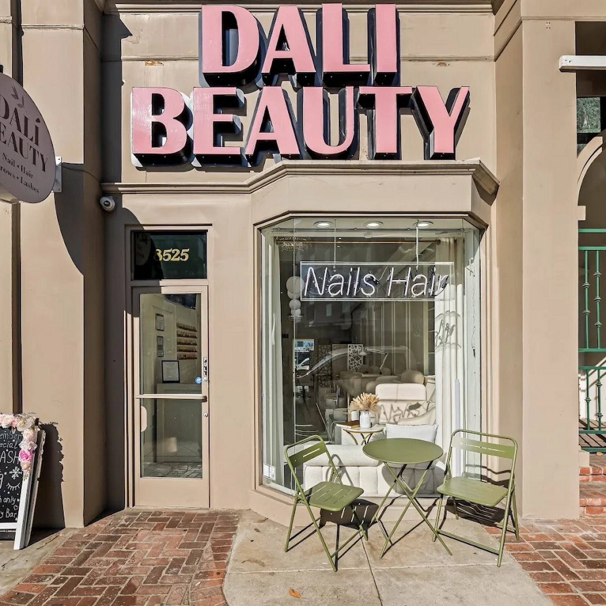 Dalí Beauty bar 8525 Sunset Blvd, West Hollywood California 90069