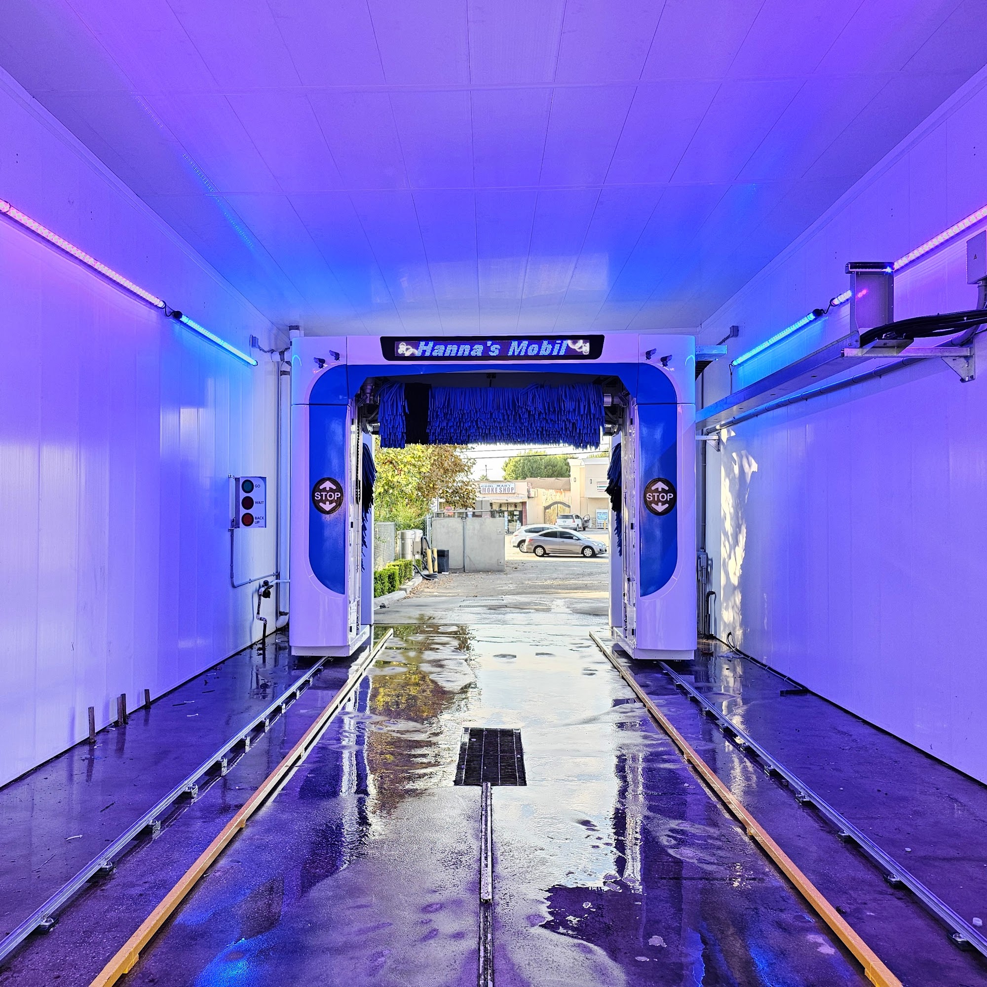Hanna's Car Wash Tunnel Whittier