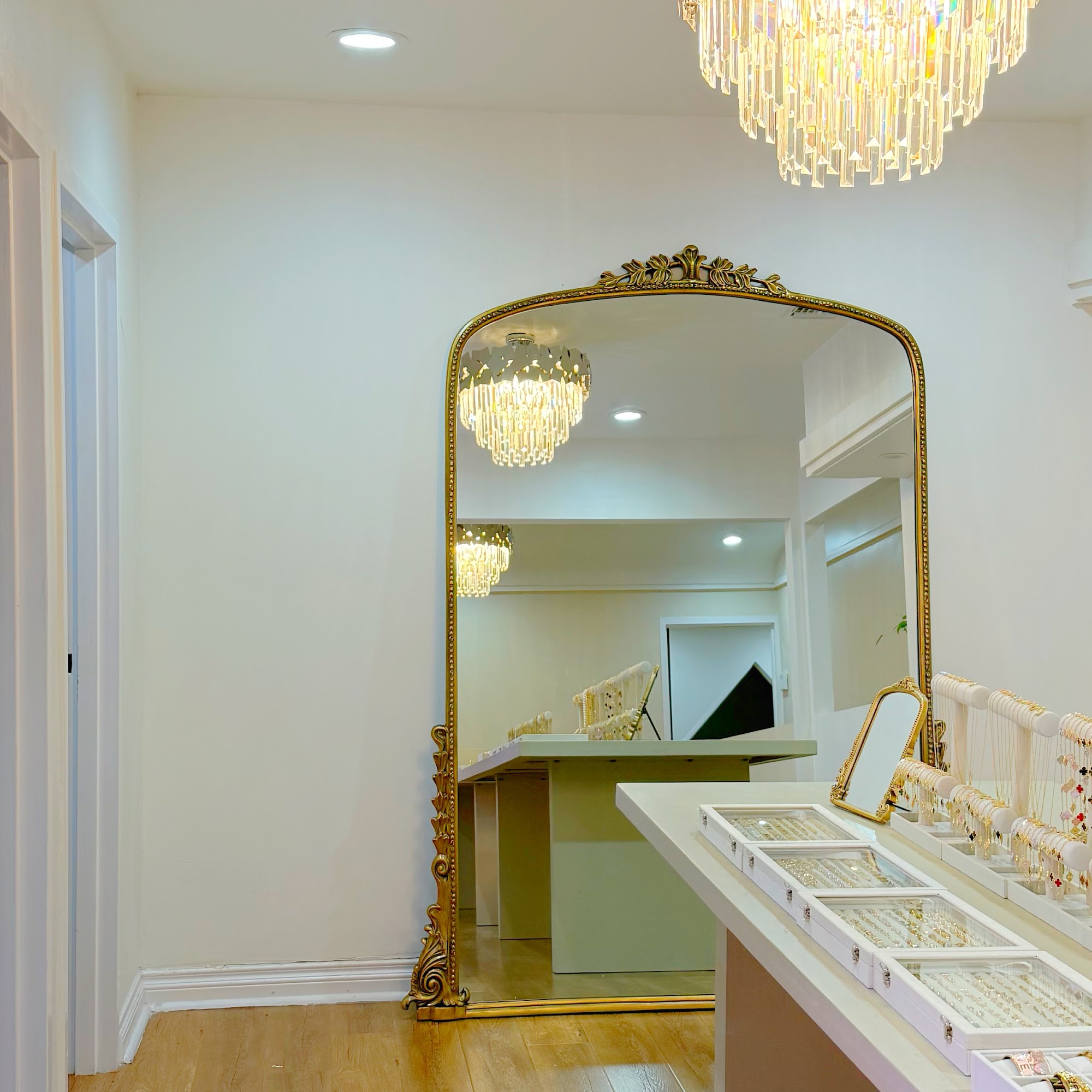 Shop Luxe Suites Whittier