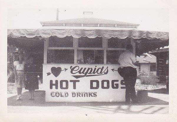 Cupid's Hot Dogs Winnetka