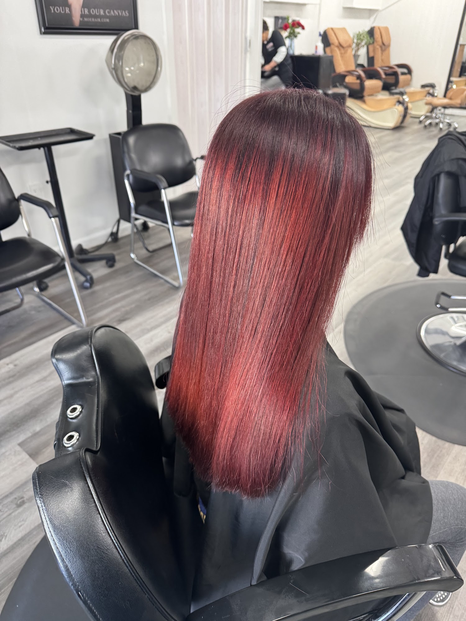 QUEEN'S SALON SHERMAN WAY 19738 Sherman Way, Winnetka California 91306