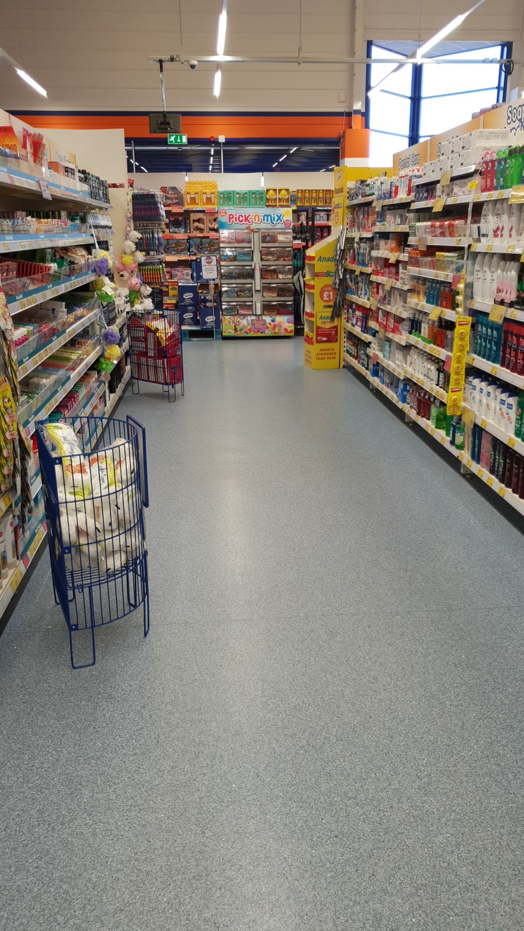B&M Store