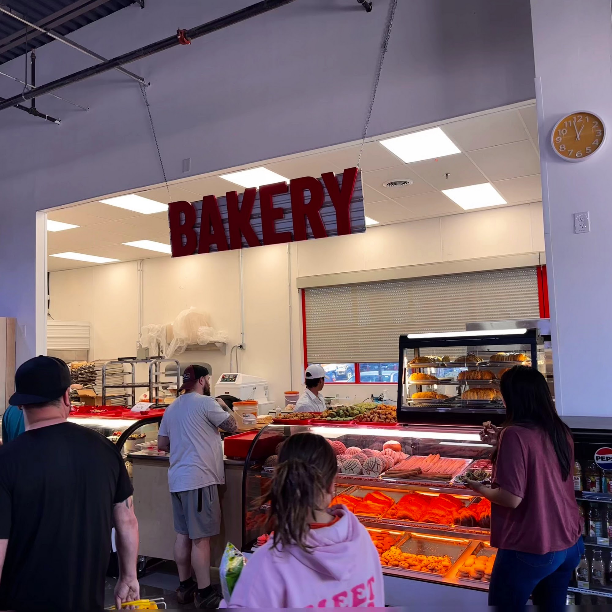 LA ESTACION INTERNATIONAL MARKET