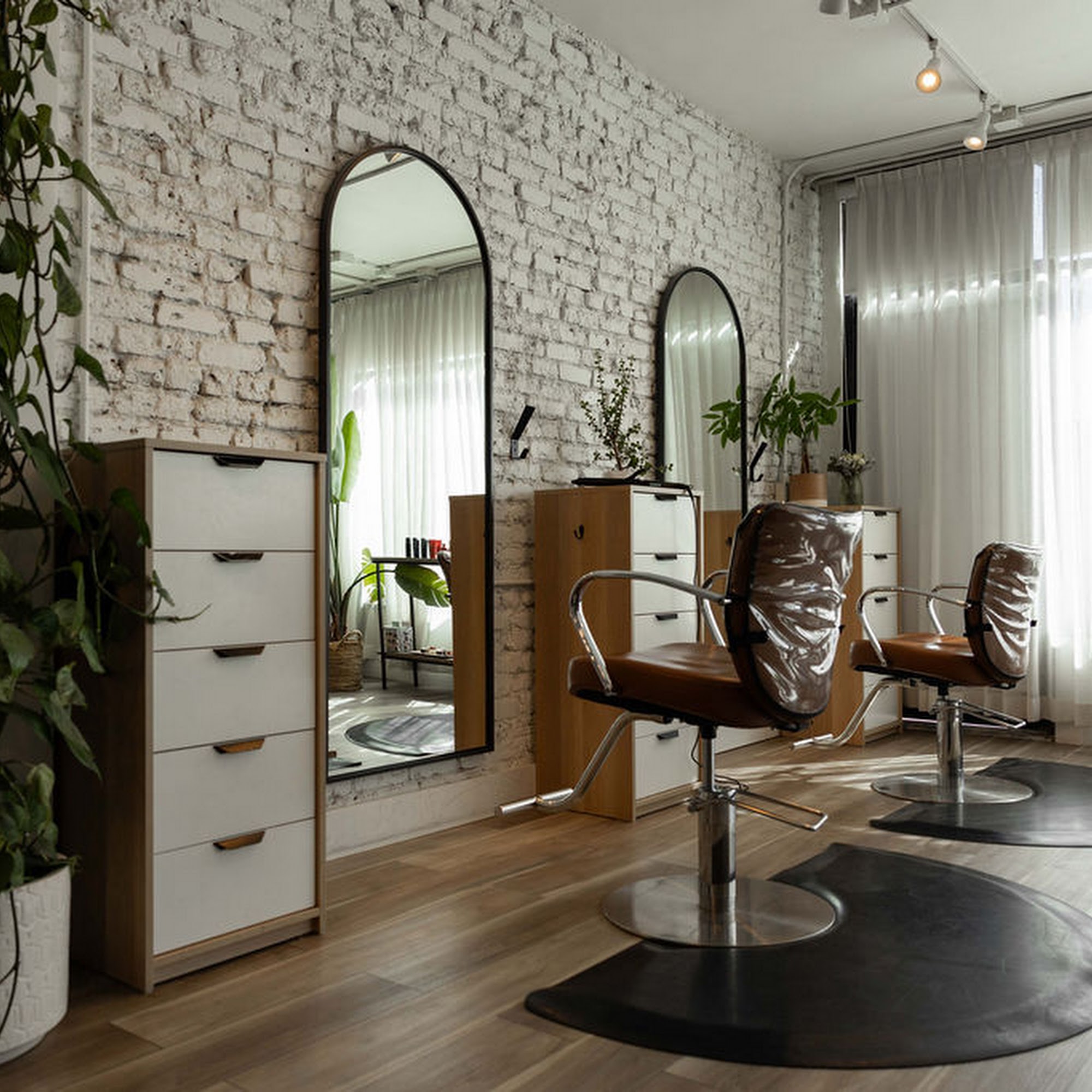 Mane Habit 537 E Mississippi Ave, Denver Colorado 80210