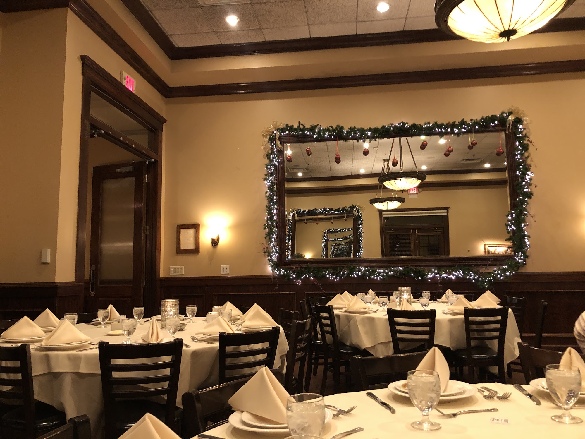 Maggiano's Little Italy 7401 S Clinton St, Englewood, CO 80112
