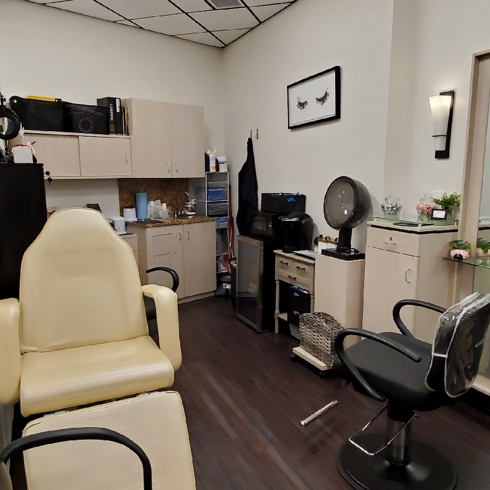 Headscapes Salon 1610 E Girard Pl STE 305, Englewood Colorado 80113