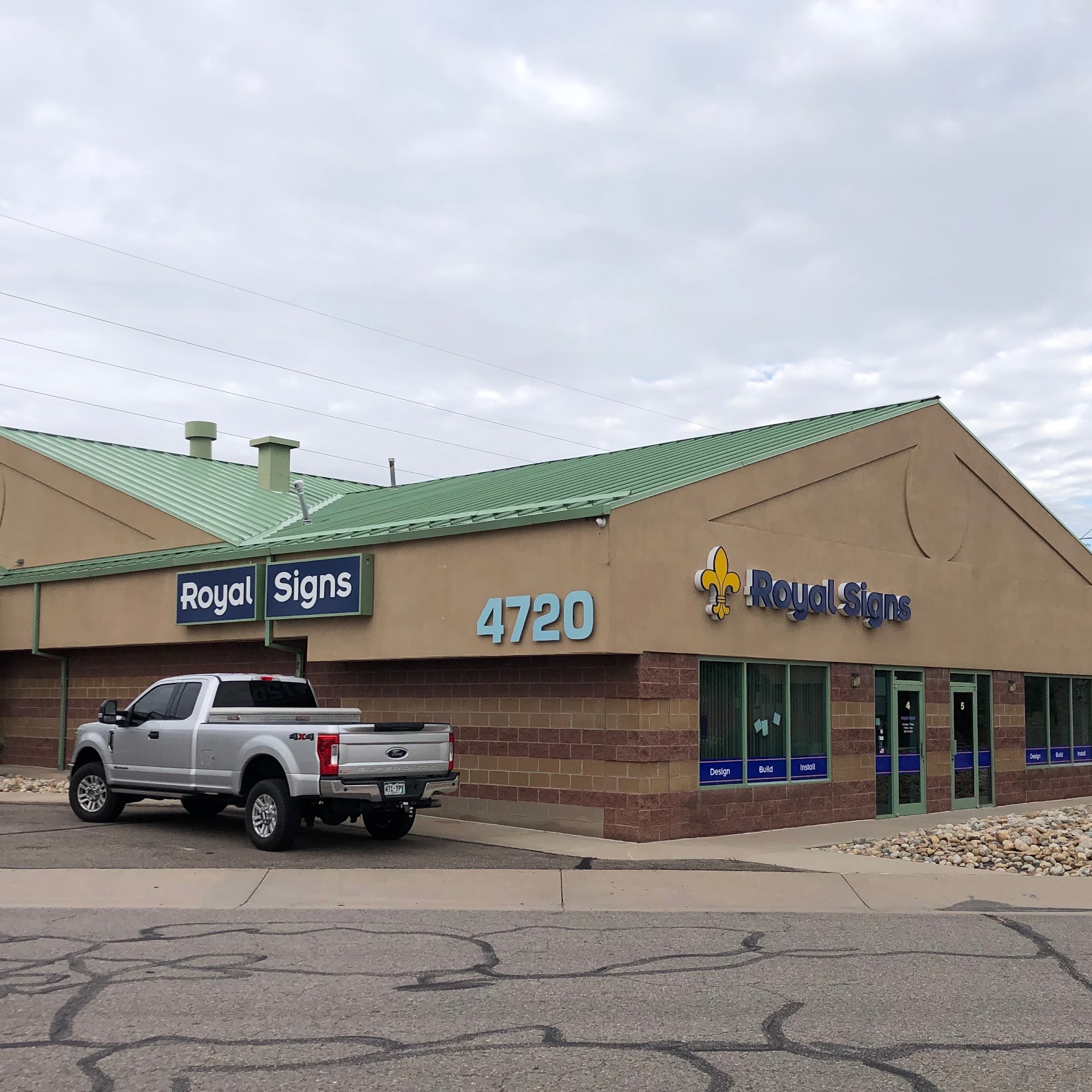 Royal Signs Englewood