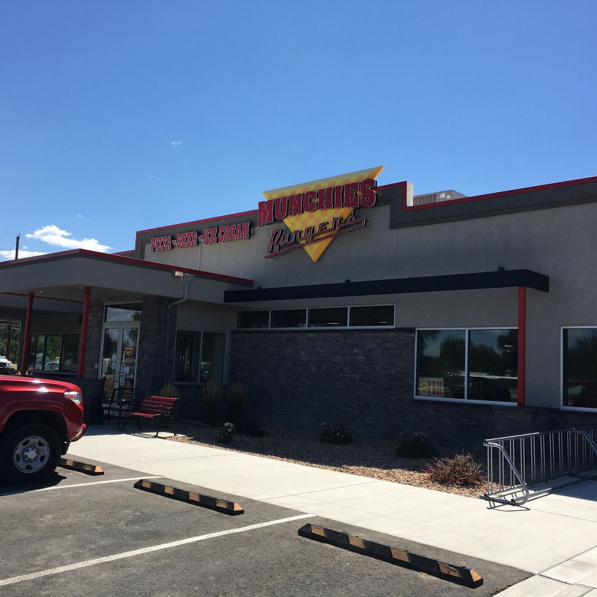 Munchies Pizza & Deli Fruita