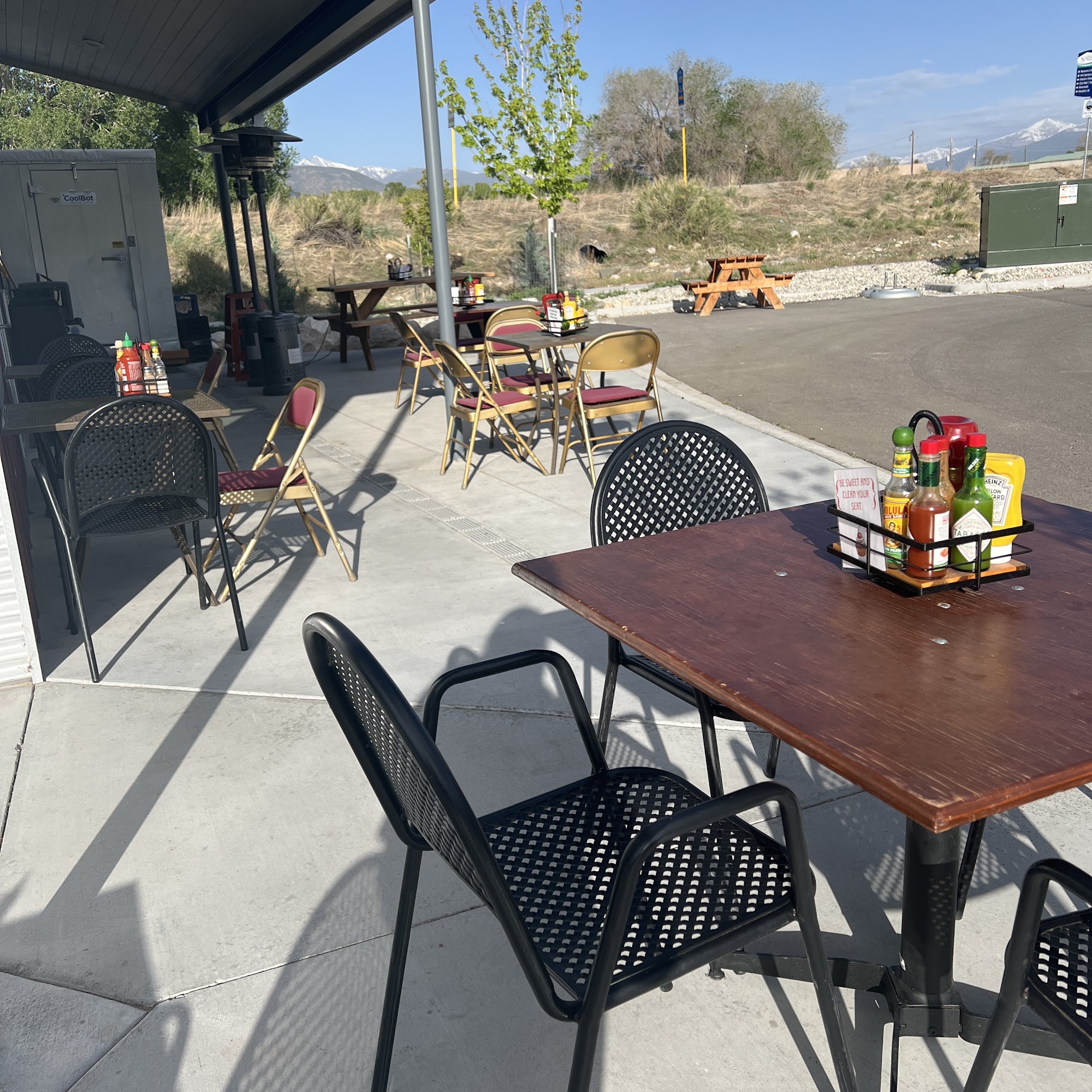 Mojo’s Eatery Salida