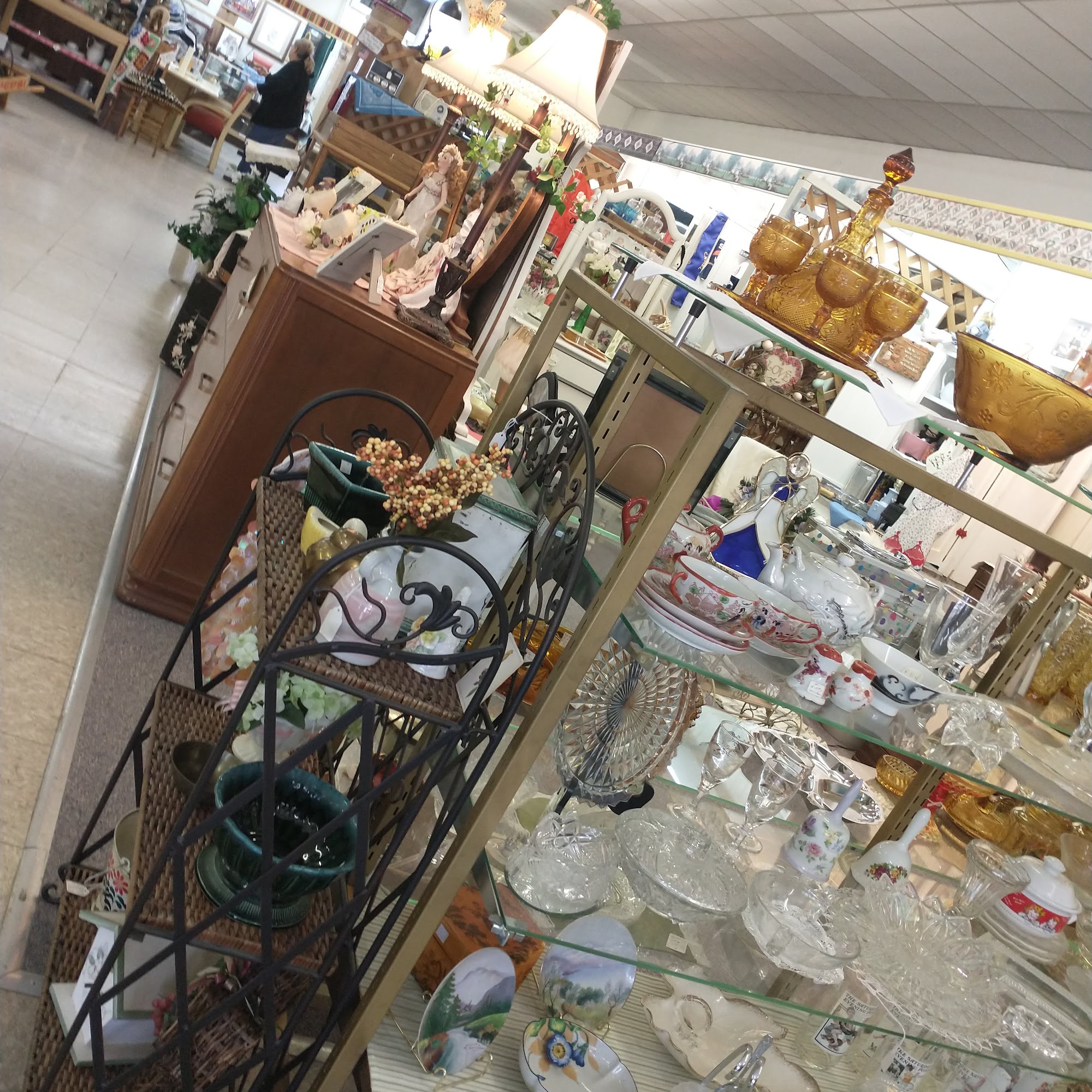 M.O.M.S. (Mary's On Main Street - Treasure Chest Mall) Springfield