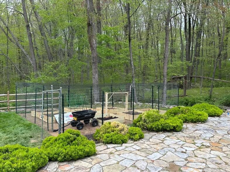 Mikes Lawn Maintenance LLC