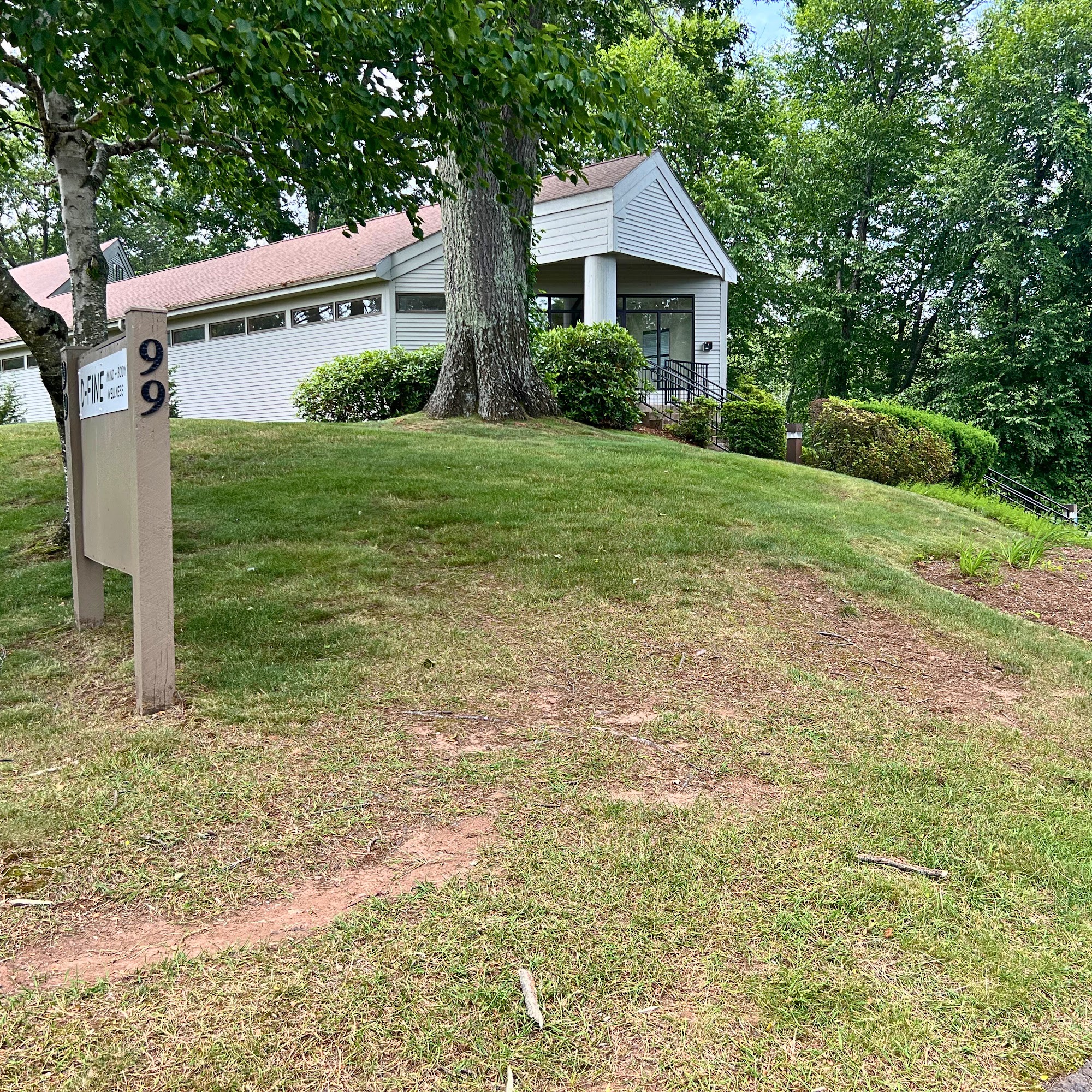 Bray Chiropractic & Wellness, LLC 99 Citizens Dr #19, Glastonbury Connecticut 06033