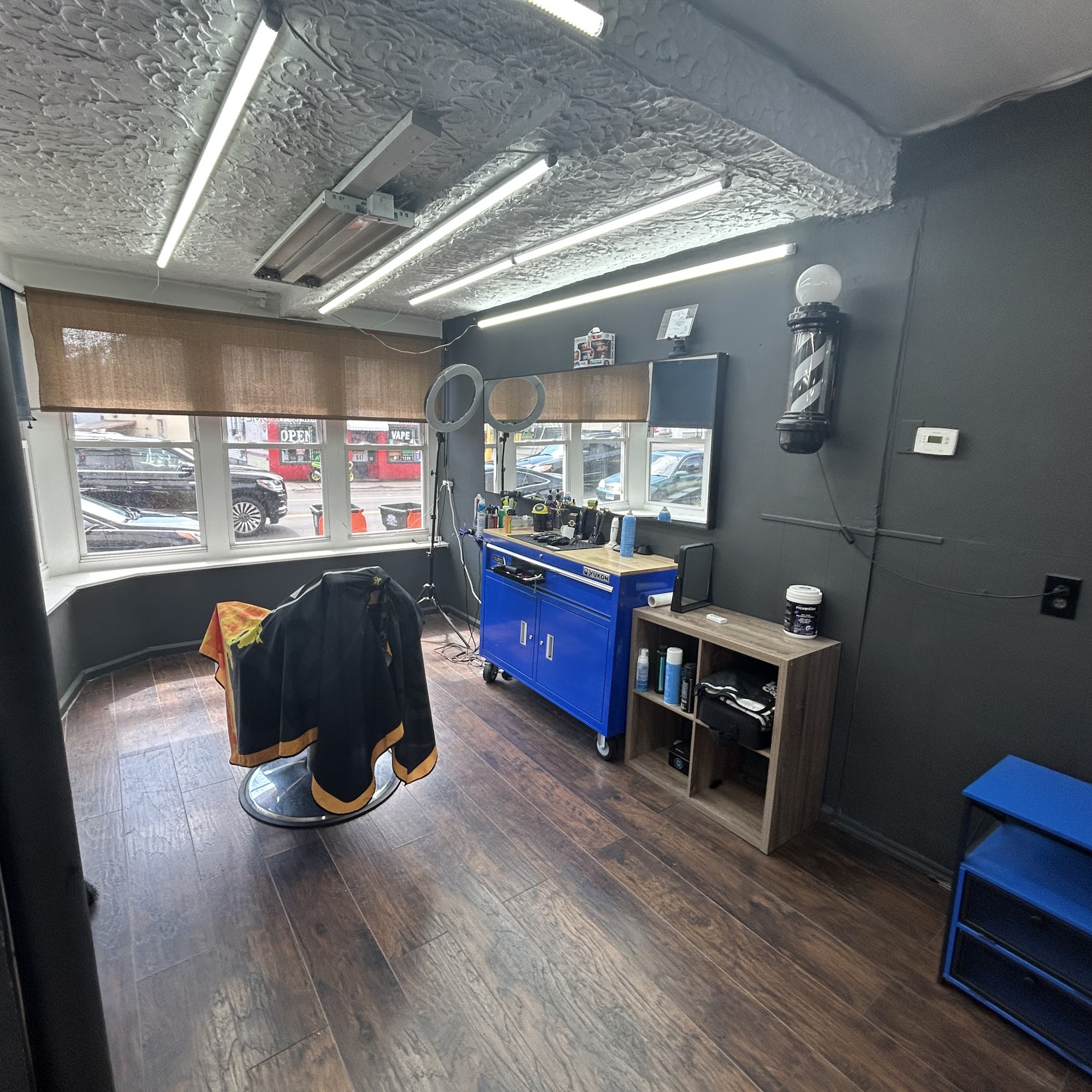 Cutting edge 186 Broad St, Meriden Connecticut 06450