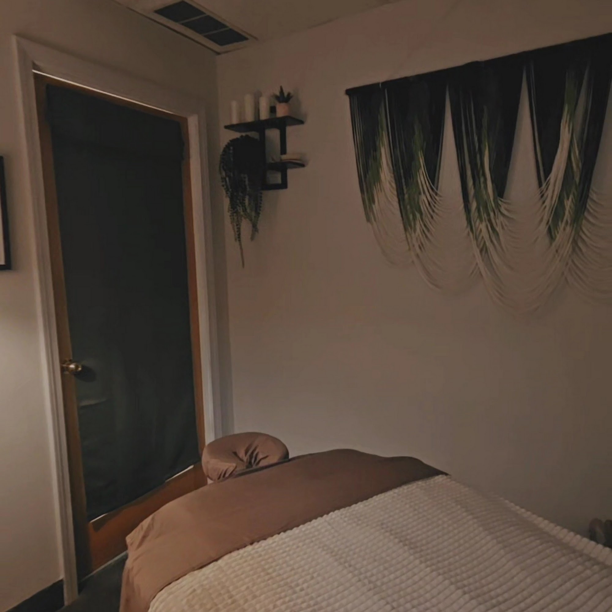 Faith V Massage Therapy 171 Market Square, Newington Connecticut 06111