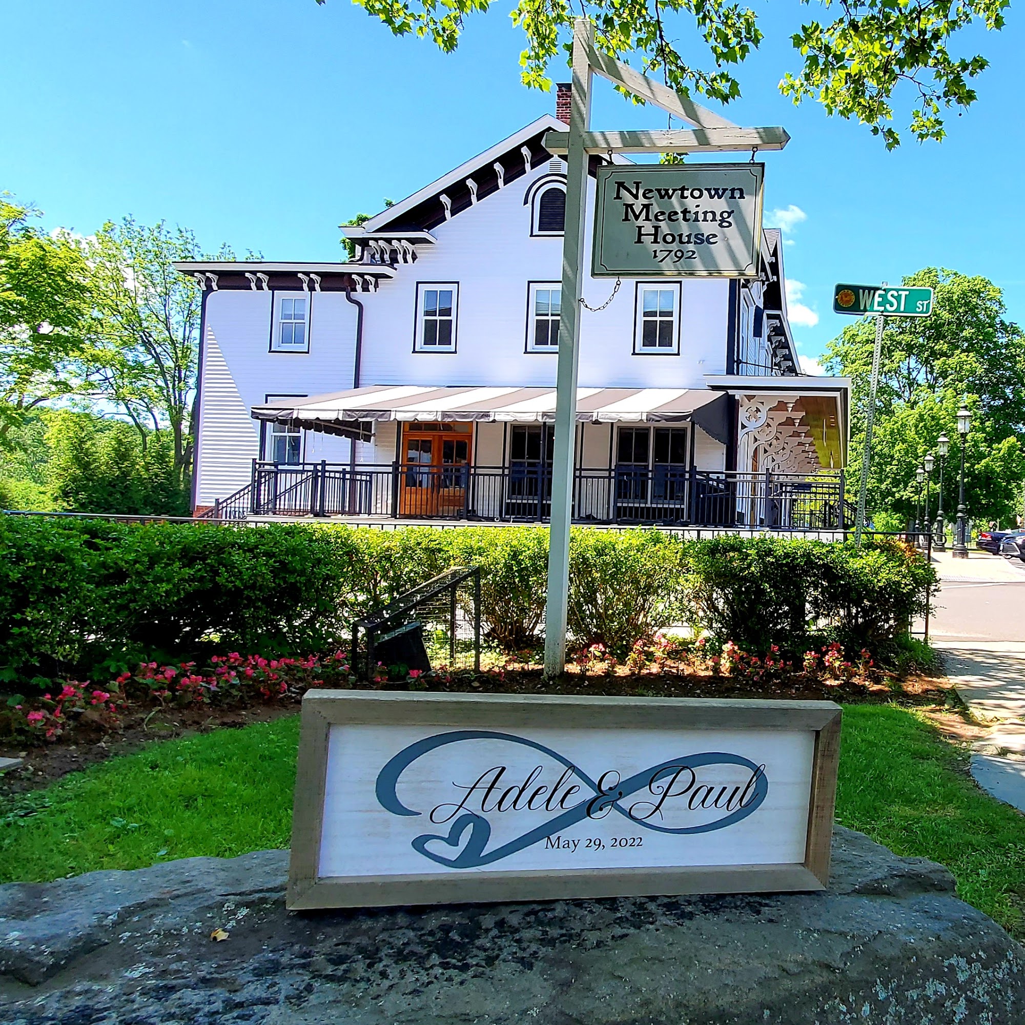 Newtown Meeting House 31 Main St, Newtown Connecticut 06470