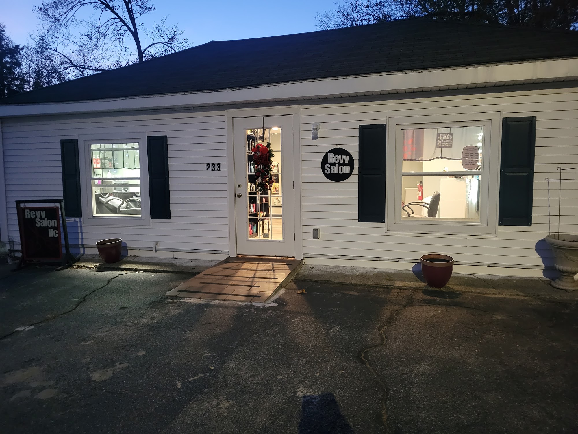 Revv Salon, llc 233 W Thames St, Norwich Connecticut 06360