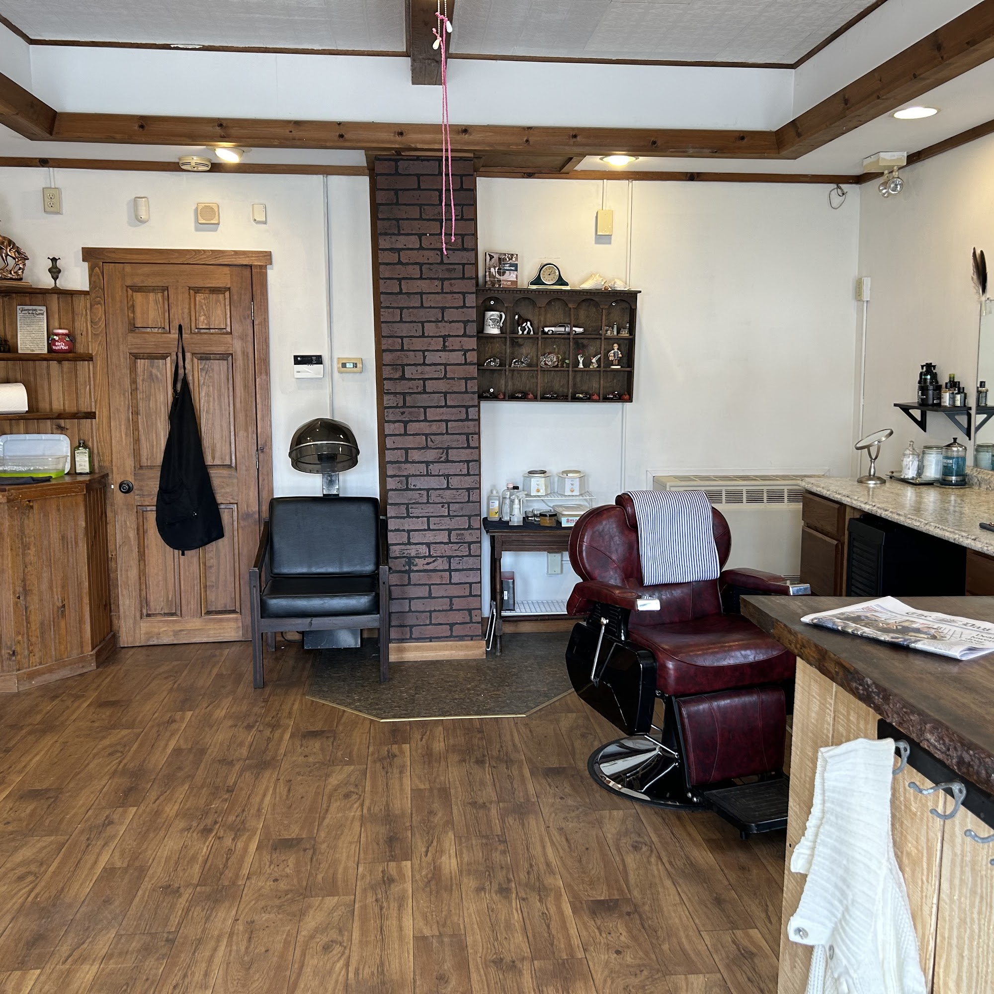 Tammy Barber Shop 16 Church St, Voluntown Connecticut 06384