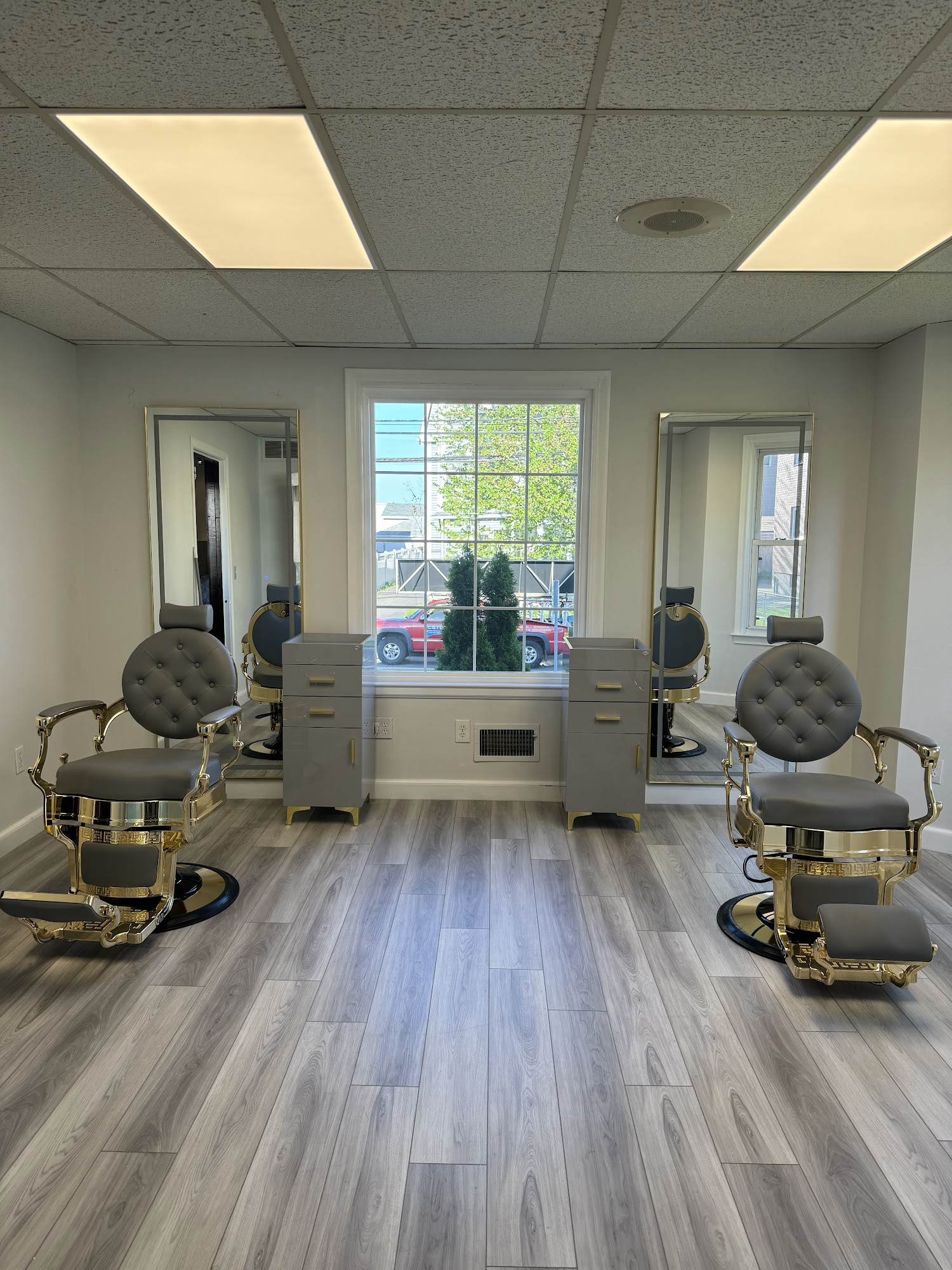 Mia Unisex Hair Studio 17 Oakwood Ave, West Hartford Connecticut 06119